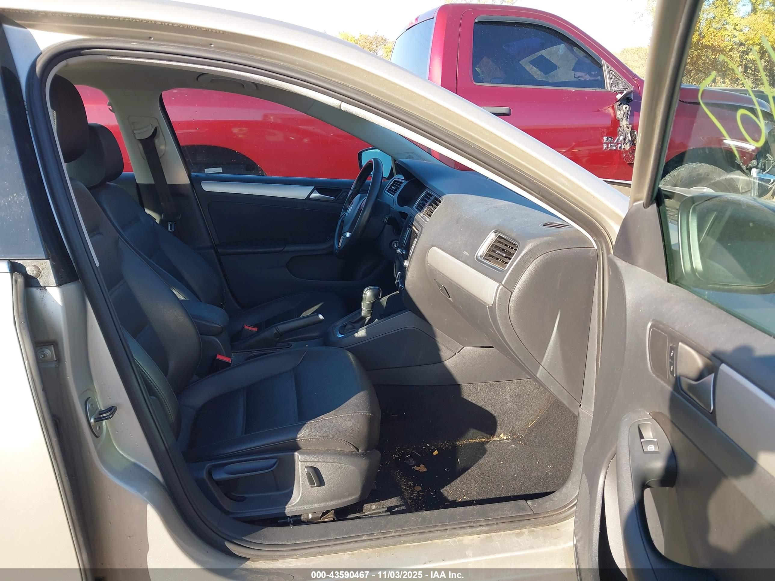 VOLKSWAGEN JETTA image 5