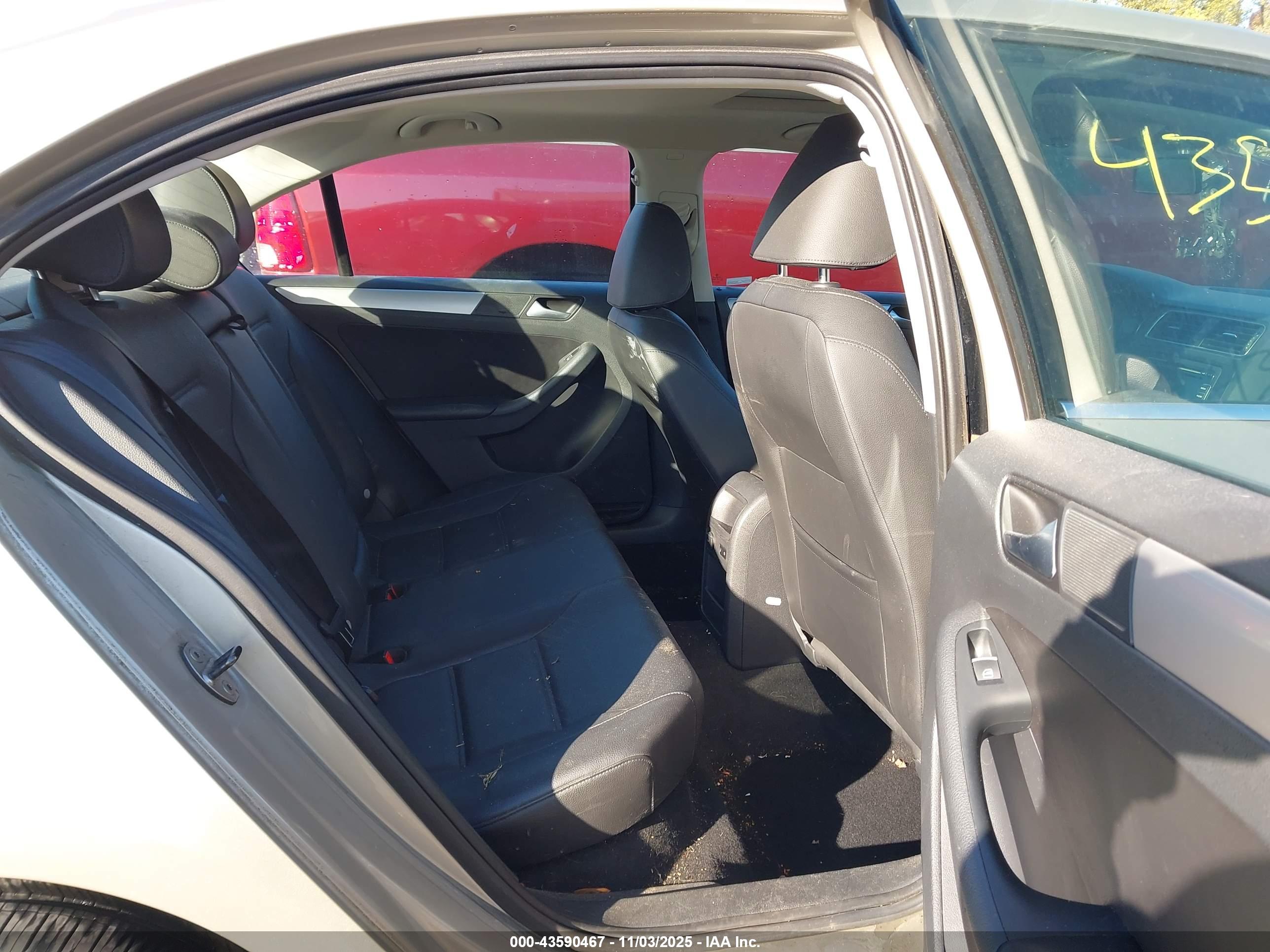 VOLKSWAGEN JETTA image 8