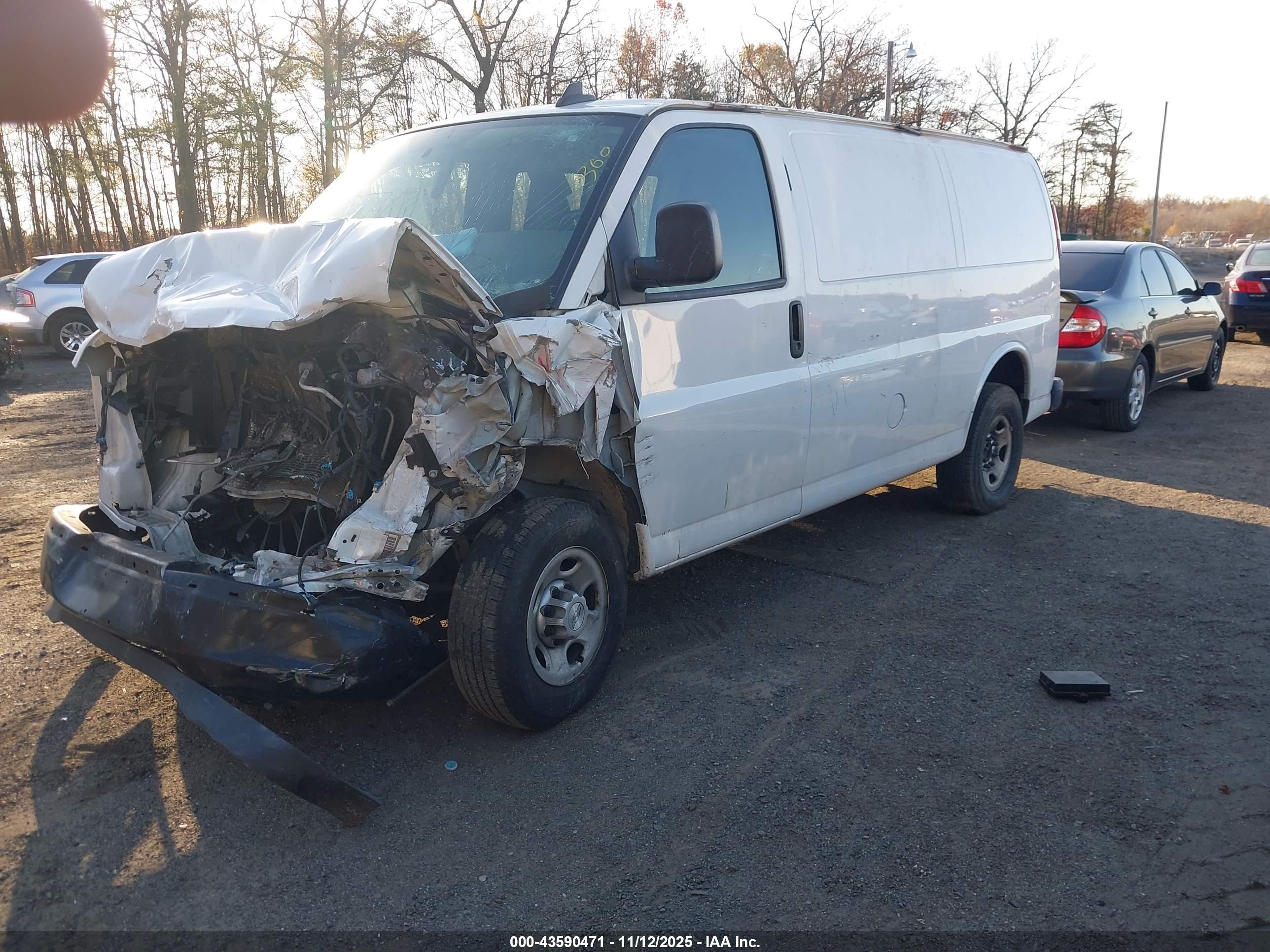 CHEVROLET EXPRESS image 2