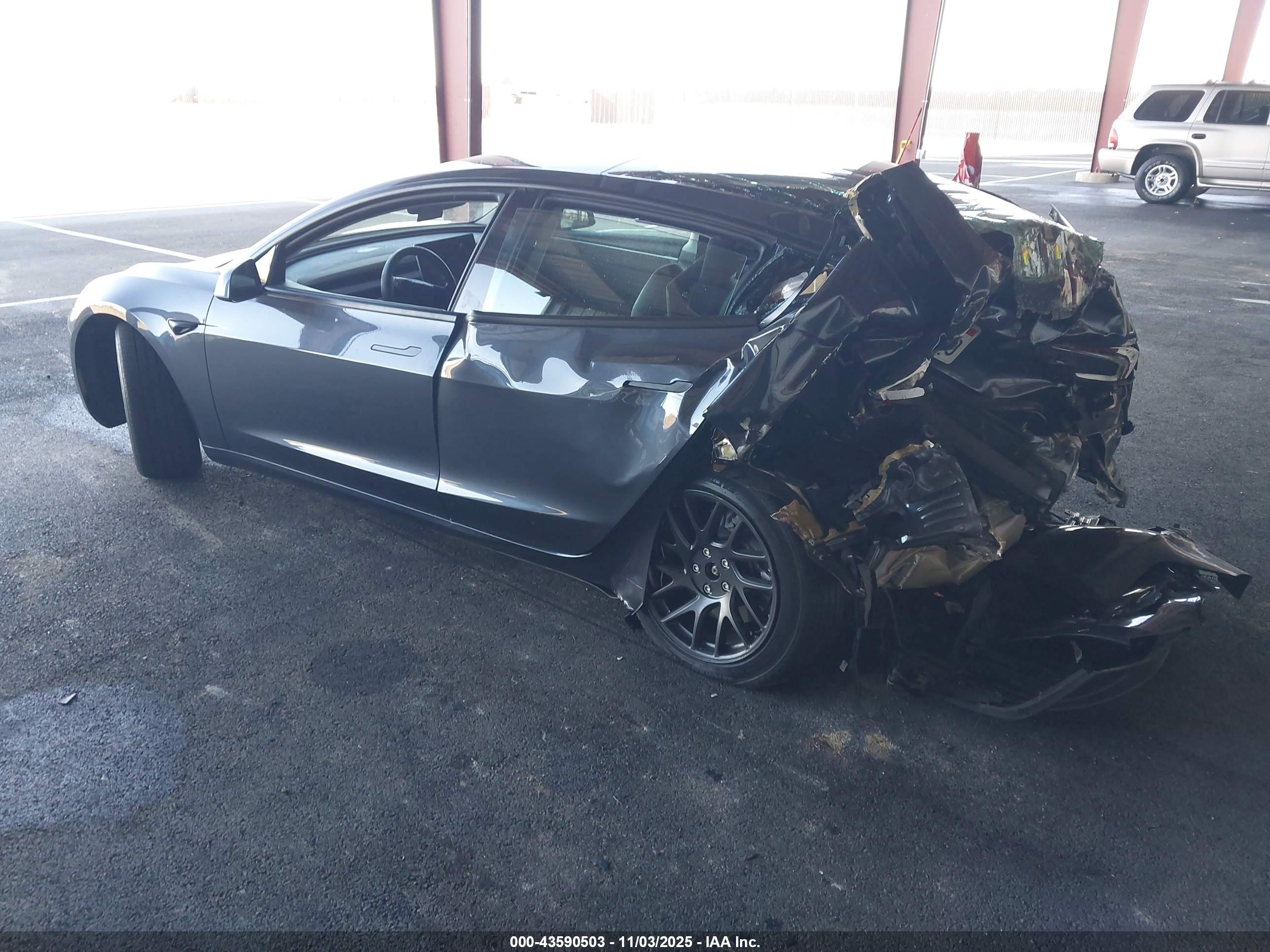 TESLA MODEL image 3