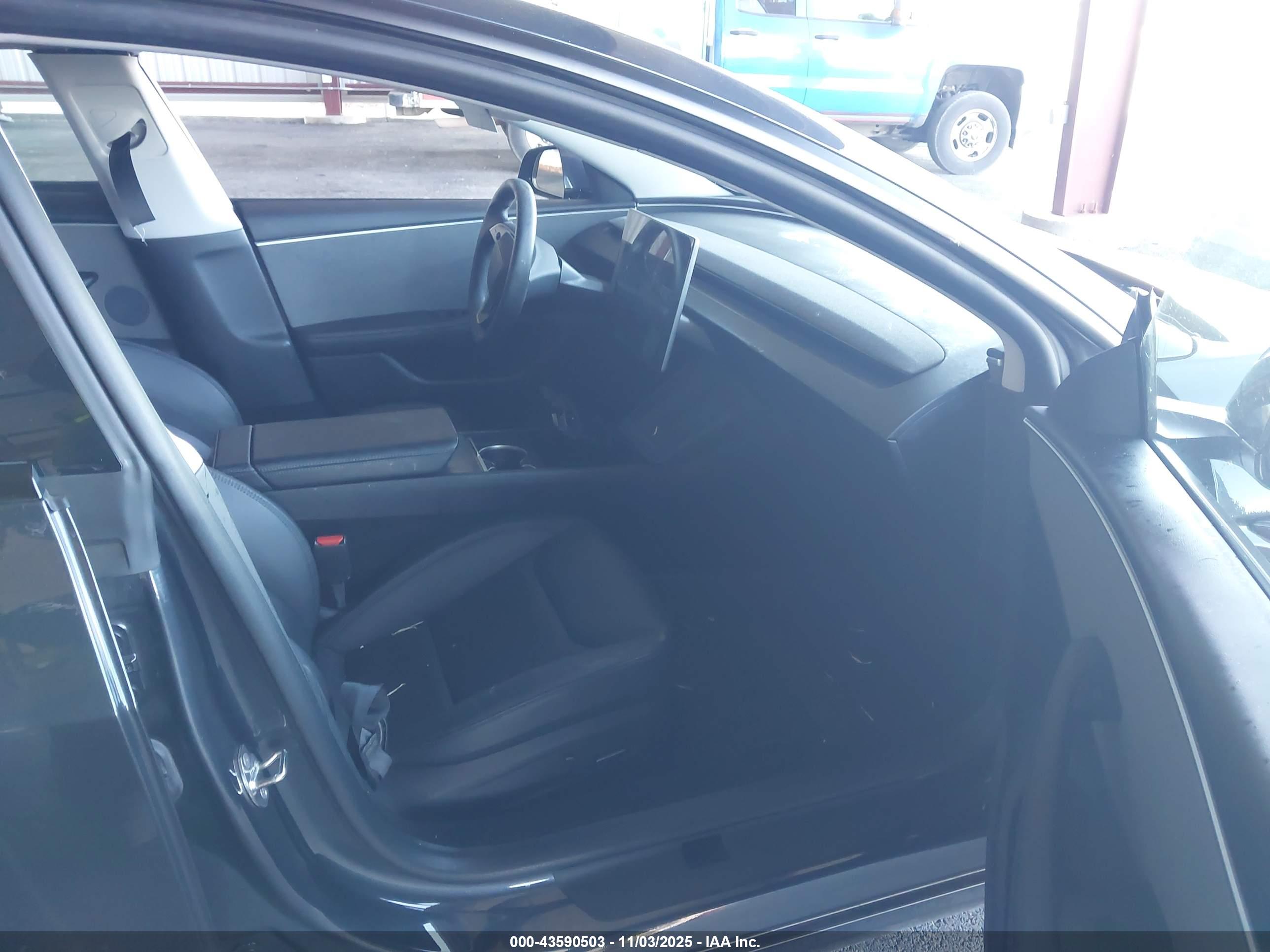 TESLA MODEL image 5