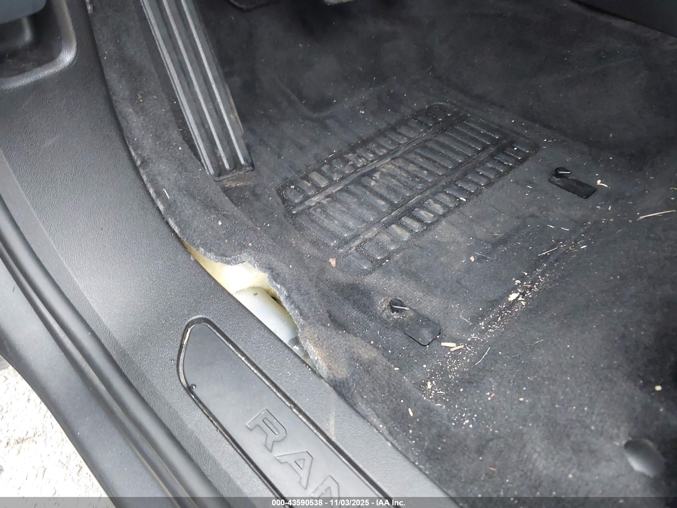 LAND ROVER image 6