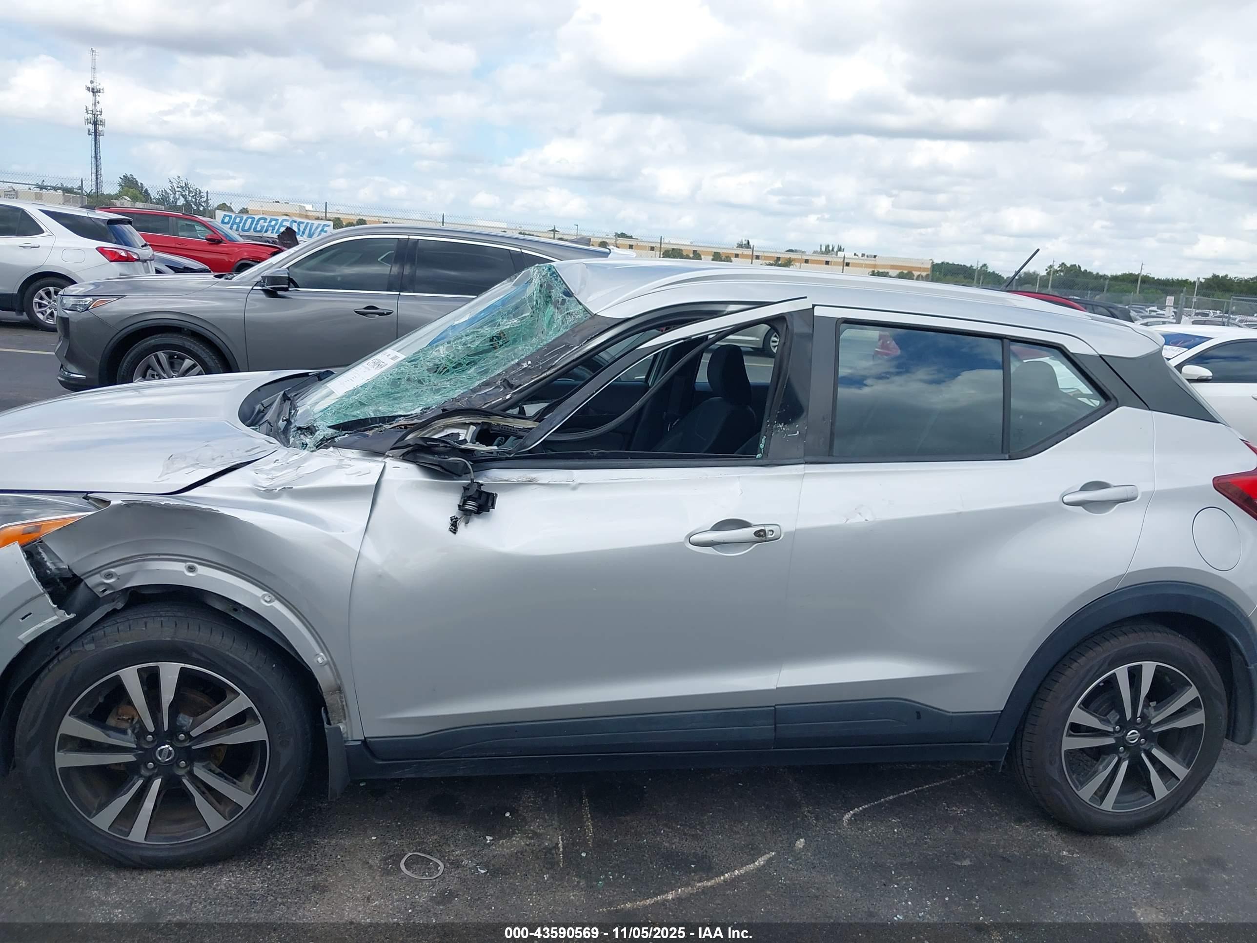 NISSAN KICKS image 6