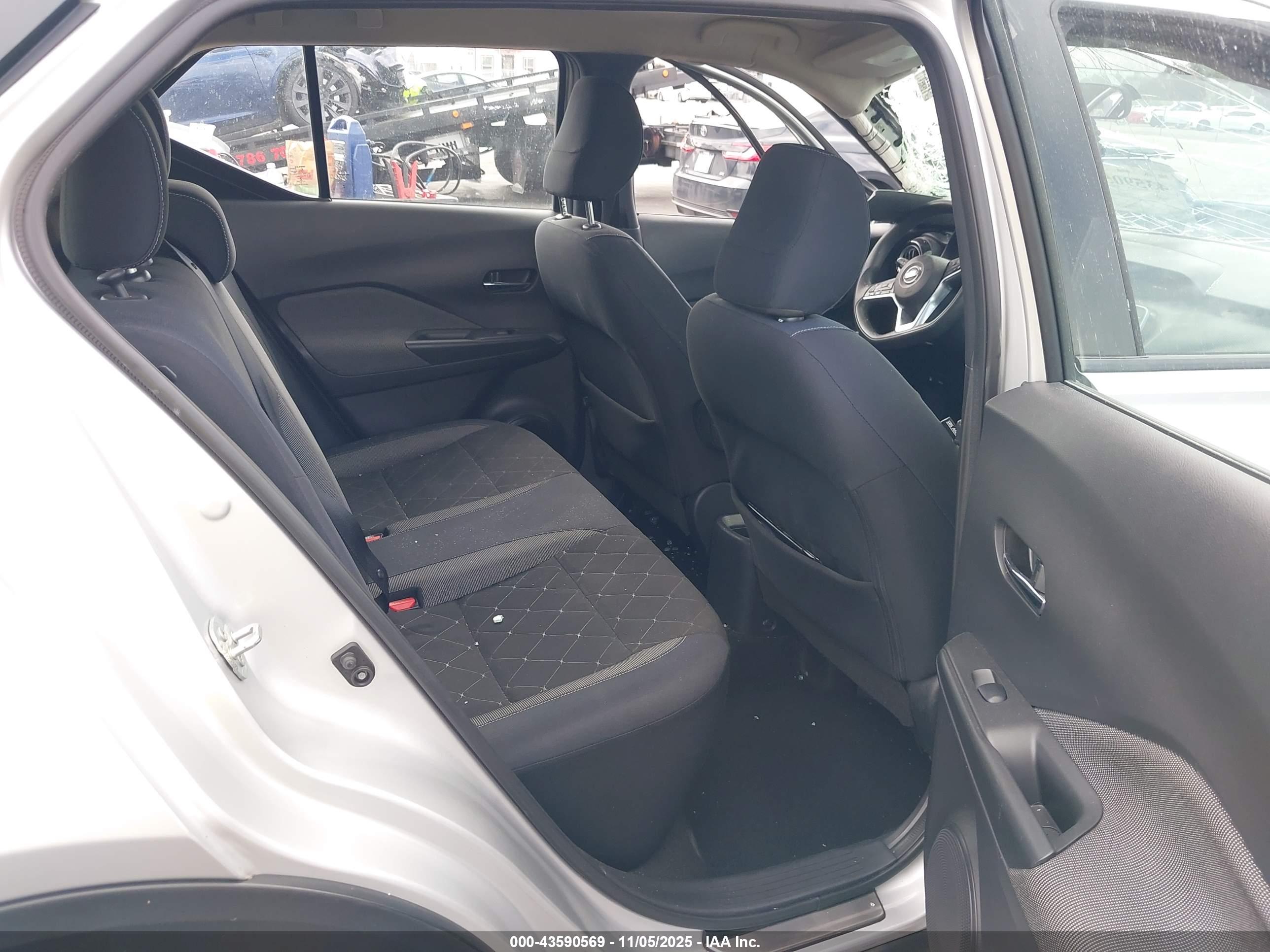 NISSAN KICKS image 8