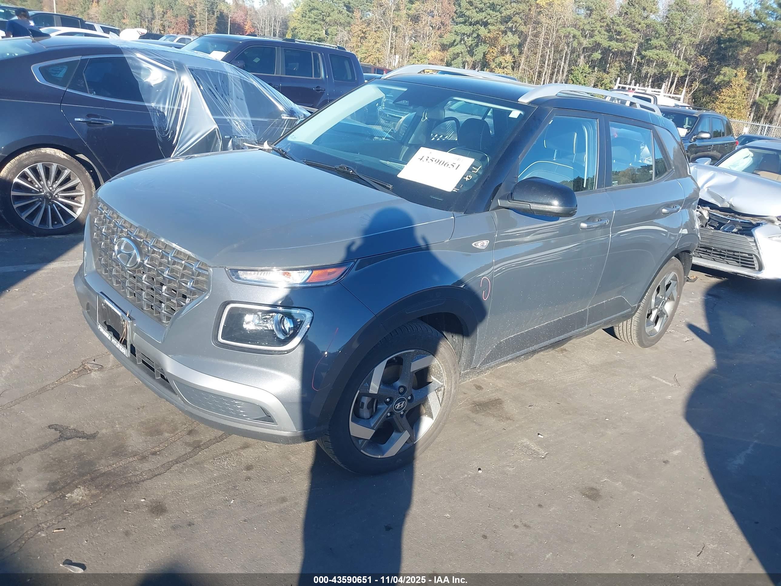 HYUNDAI VENUE image 2
