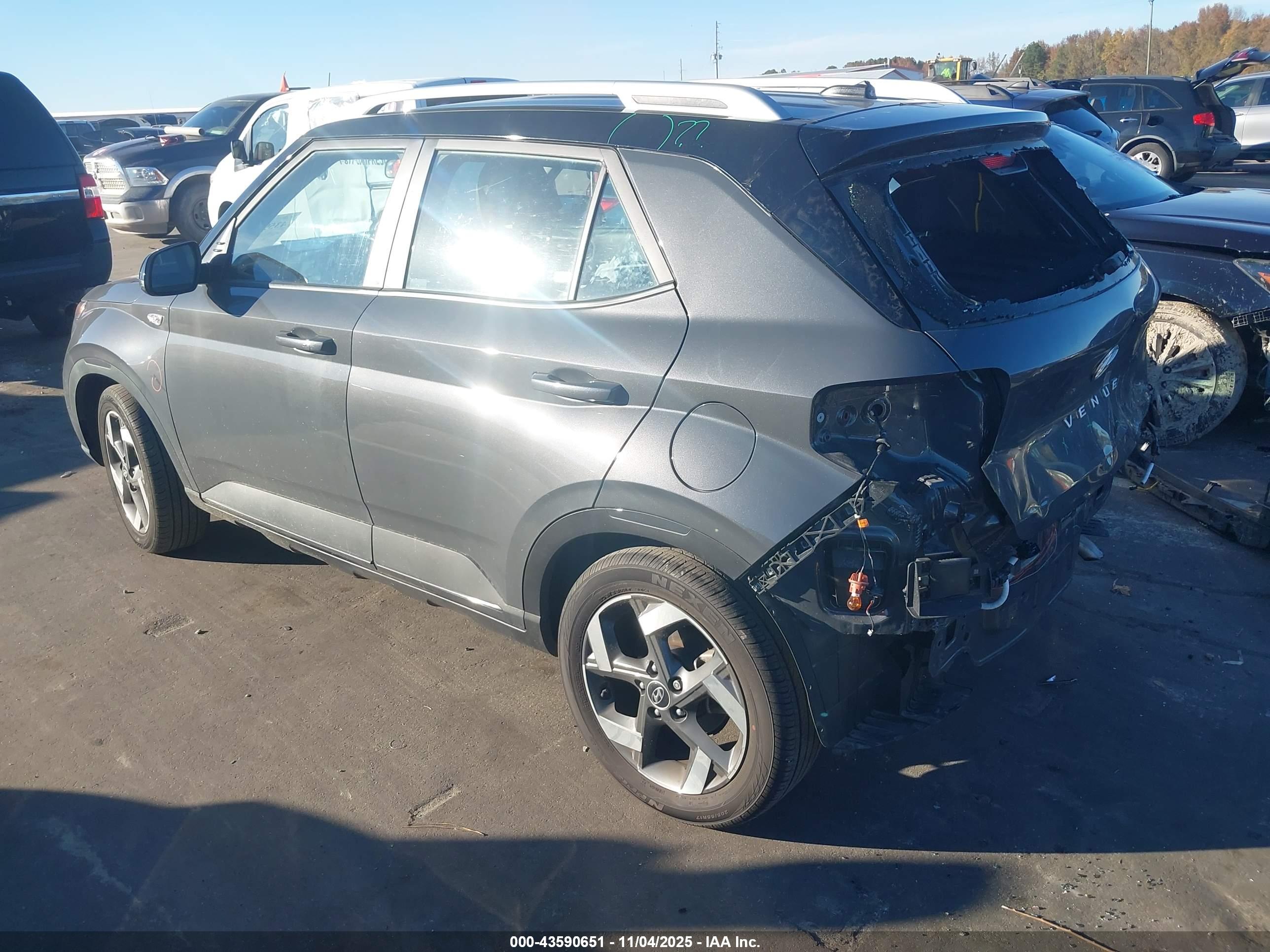 HYUNDAI VENUE image 3