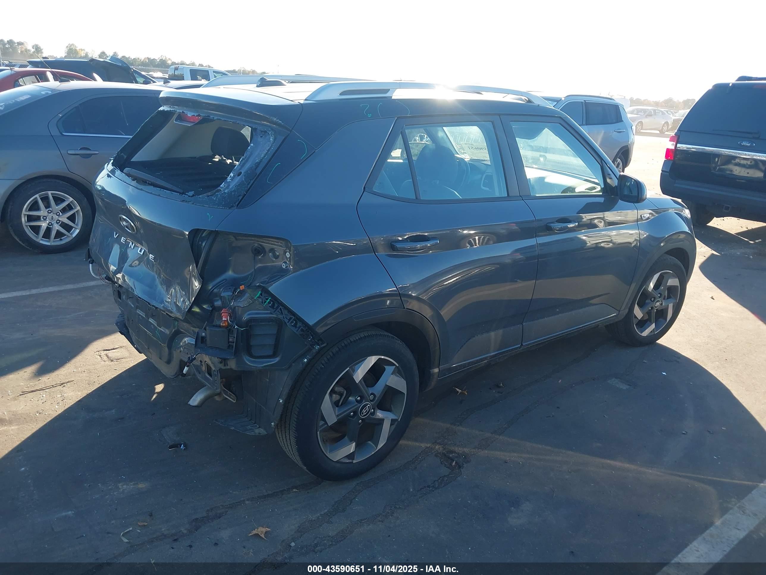 HYUNDAI VENUE image 4