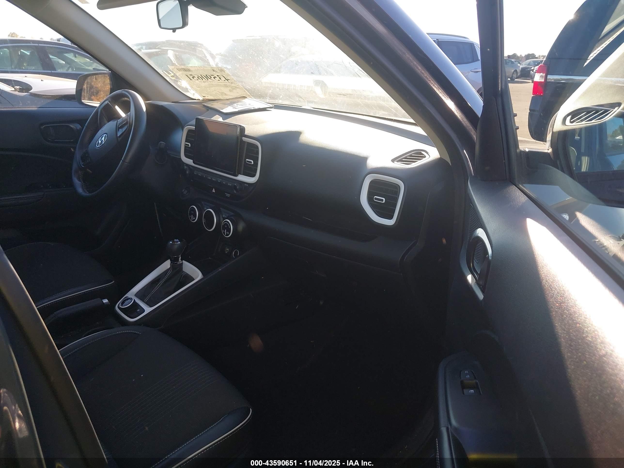 HYUNDAI VENUE image 5