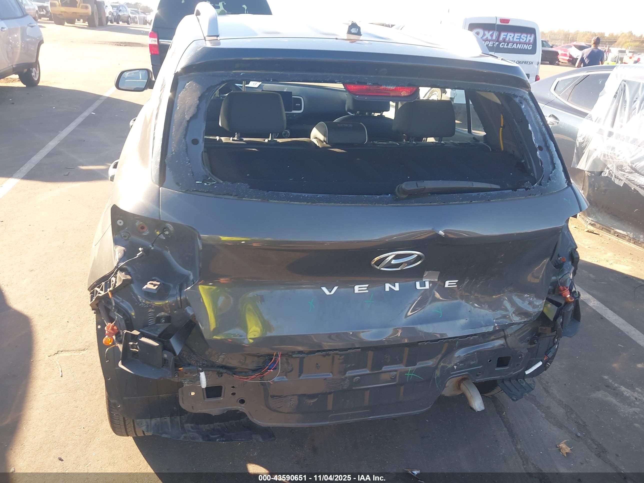 HYUNDAI VENUE image 6