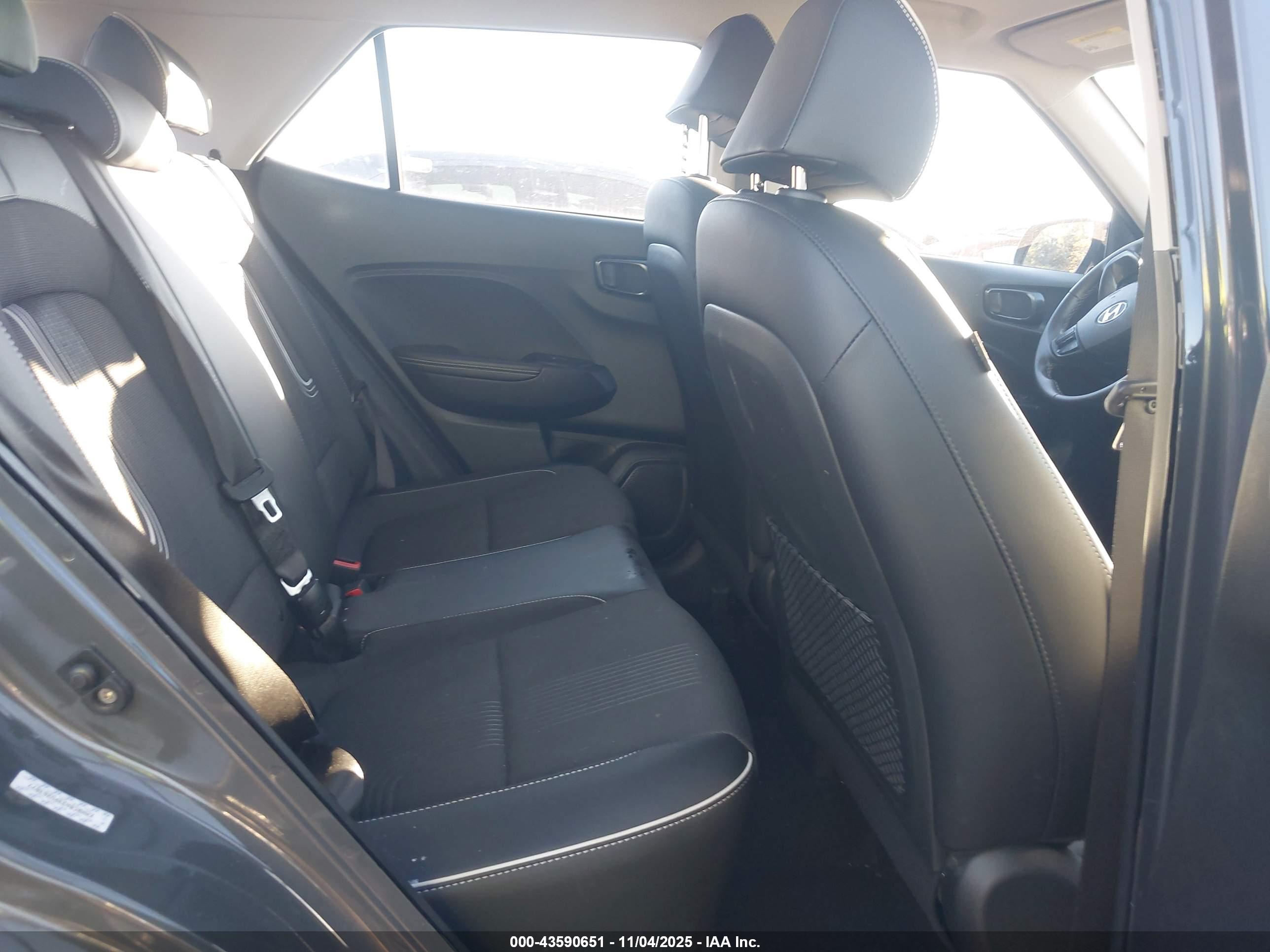 HYUNDAI VENUE image 8