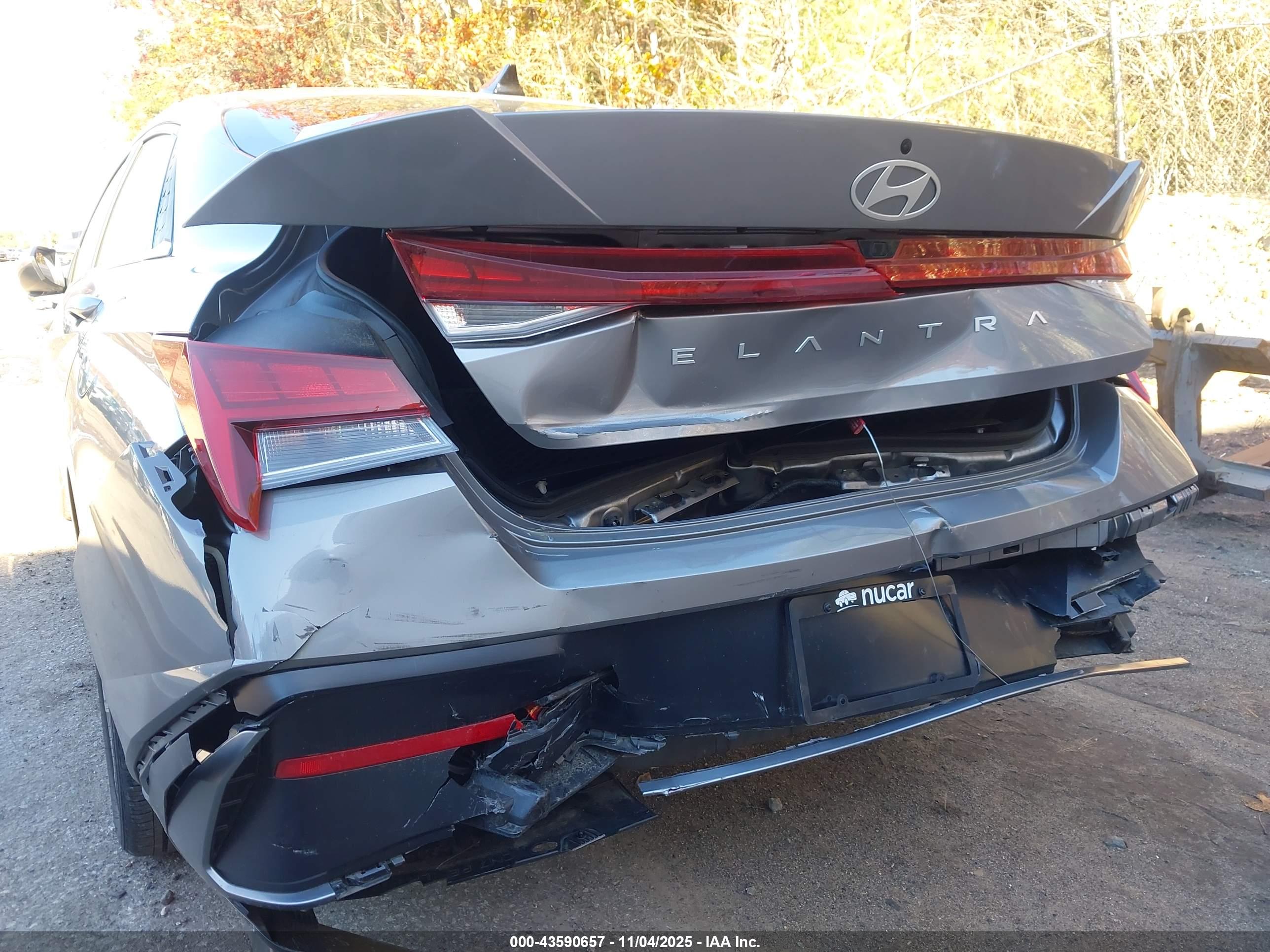 HYUNDAI ELANTRA image 6