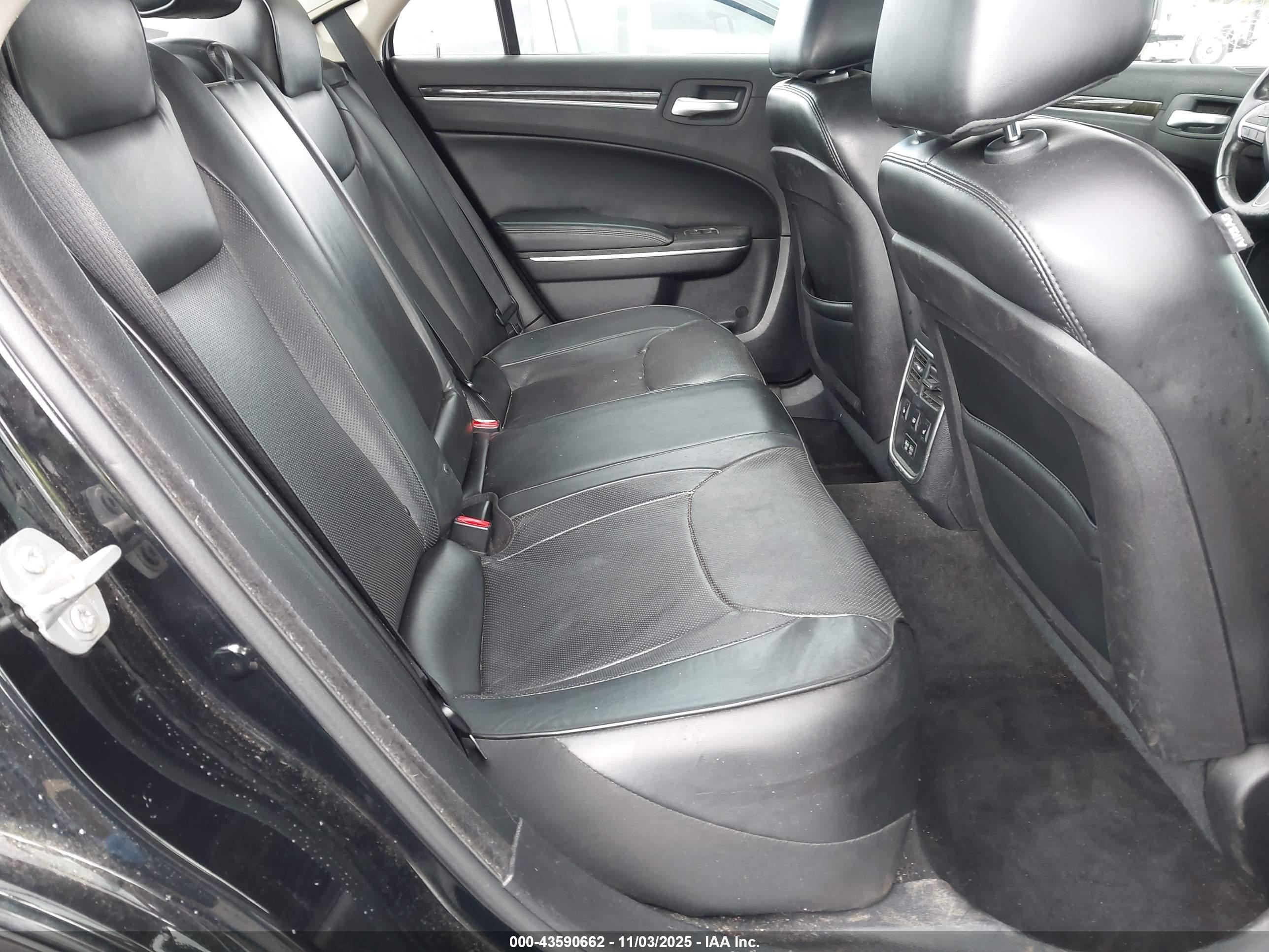 CHRYSLER 300C image 8