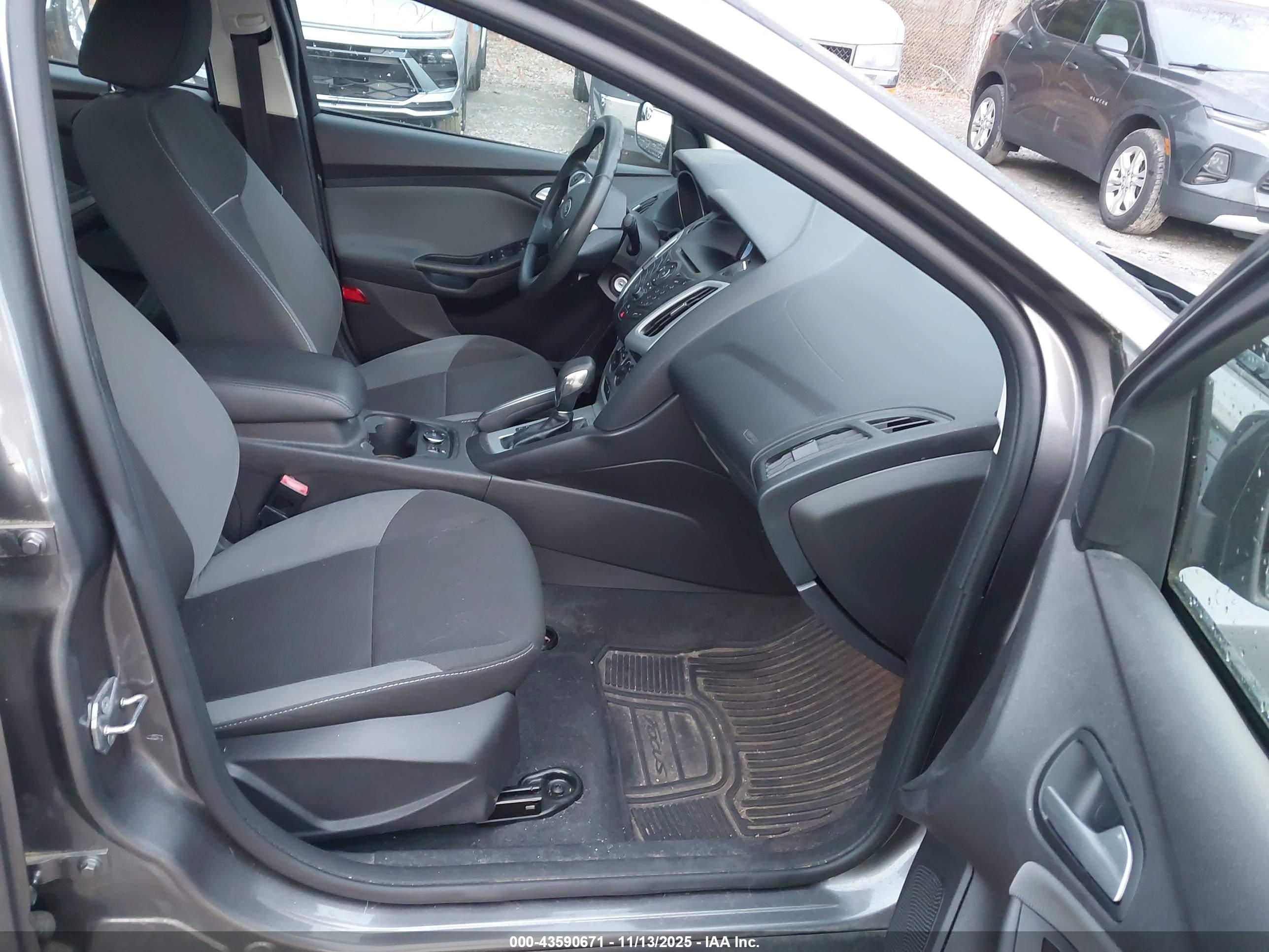 FORD FOCUS image 5