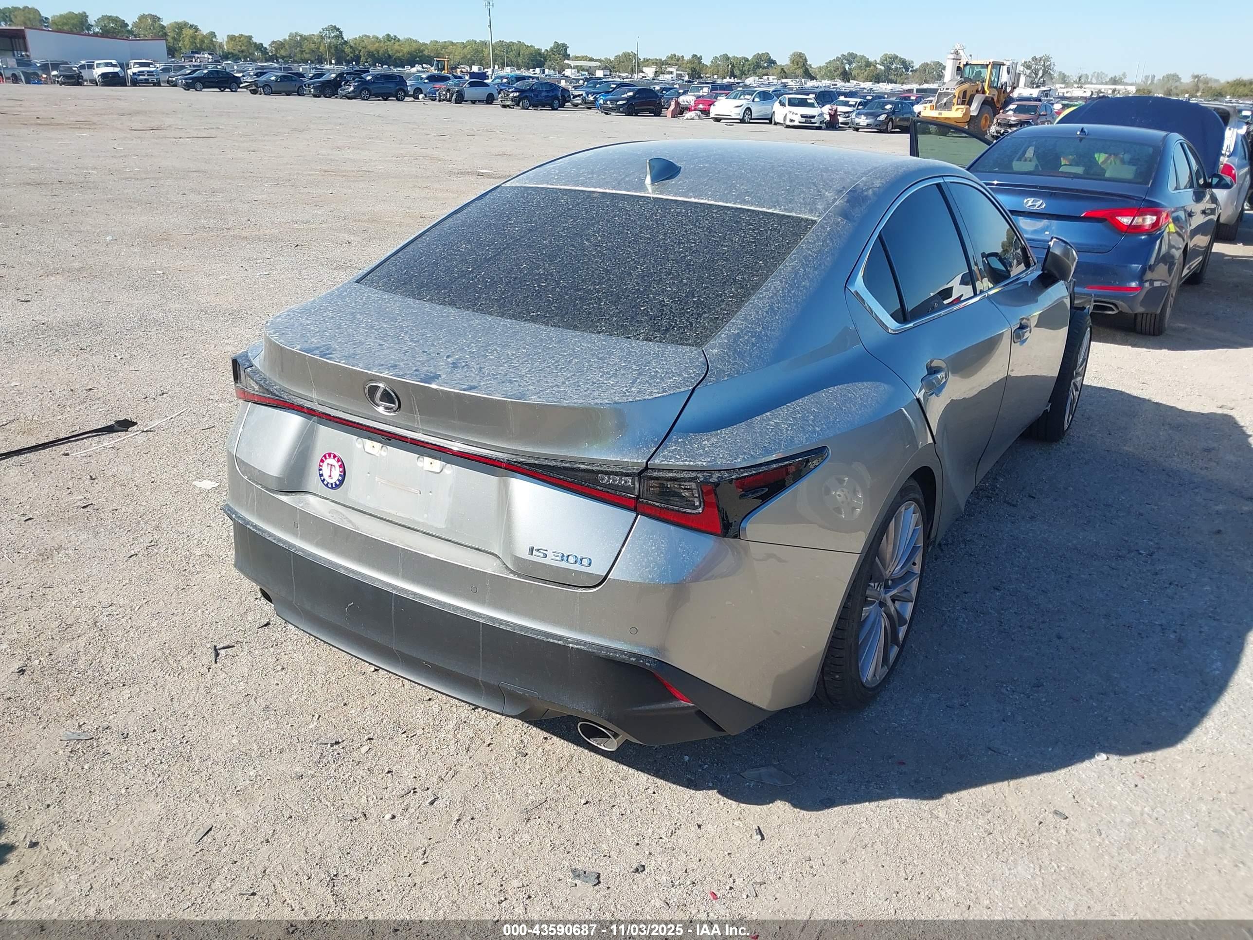 LEXUS IS image 4