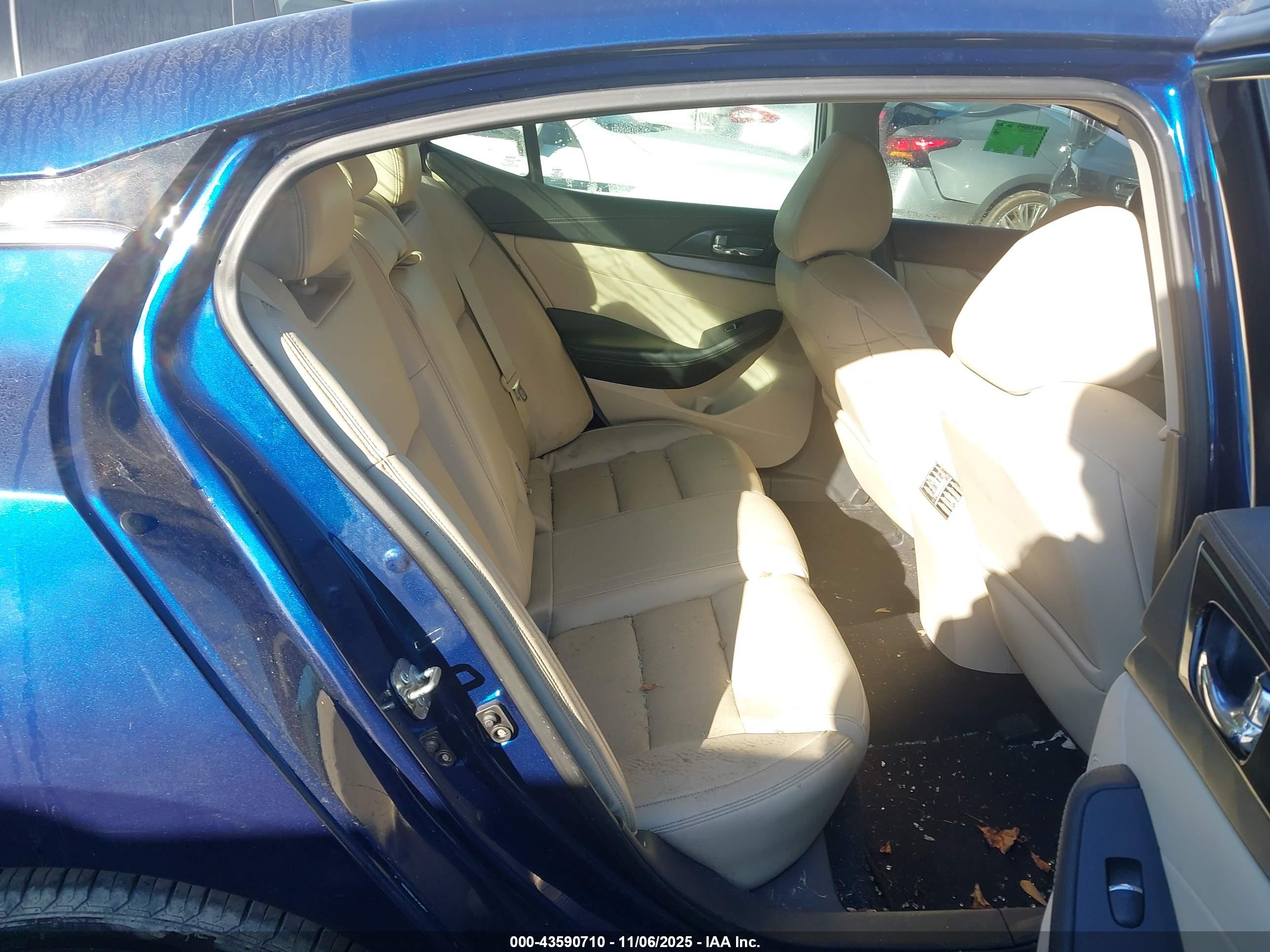 NISSAN MAXIMA image 8
