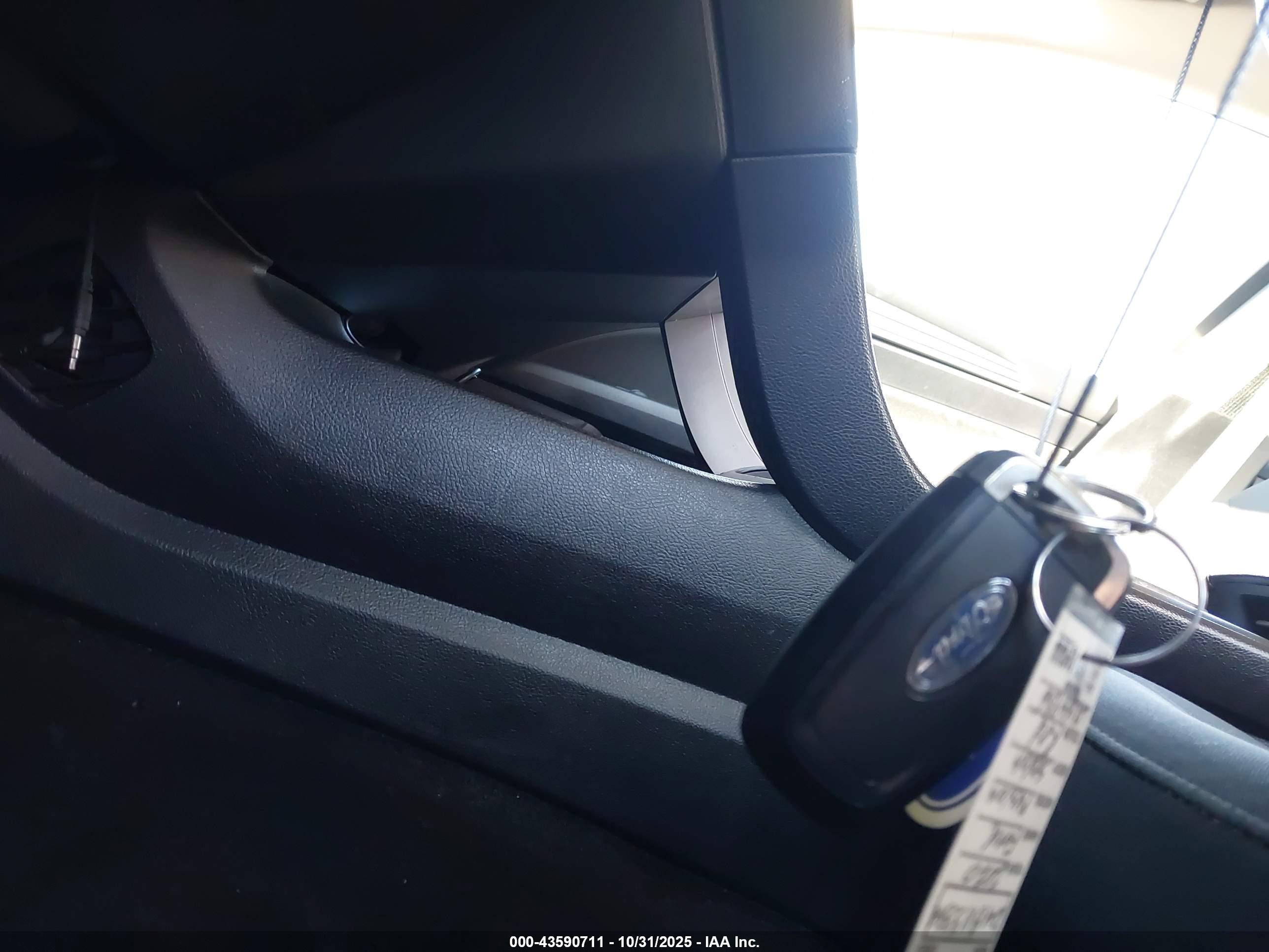 FORD FUSION image 11