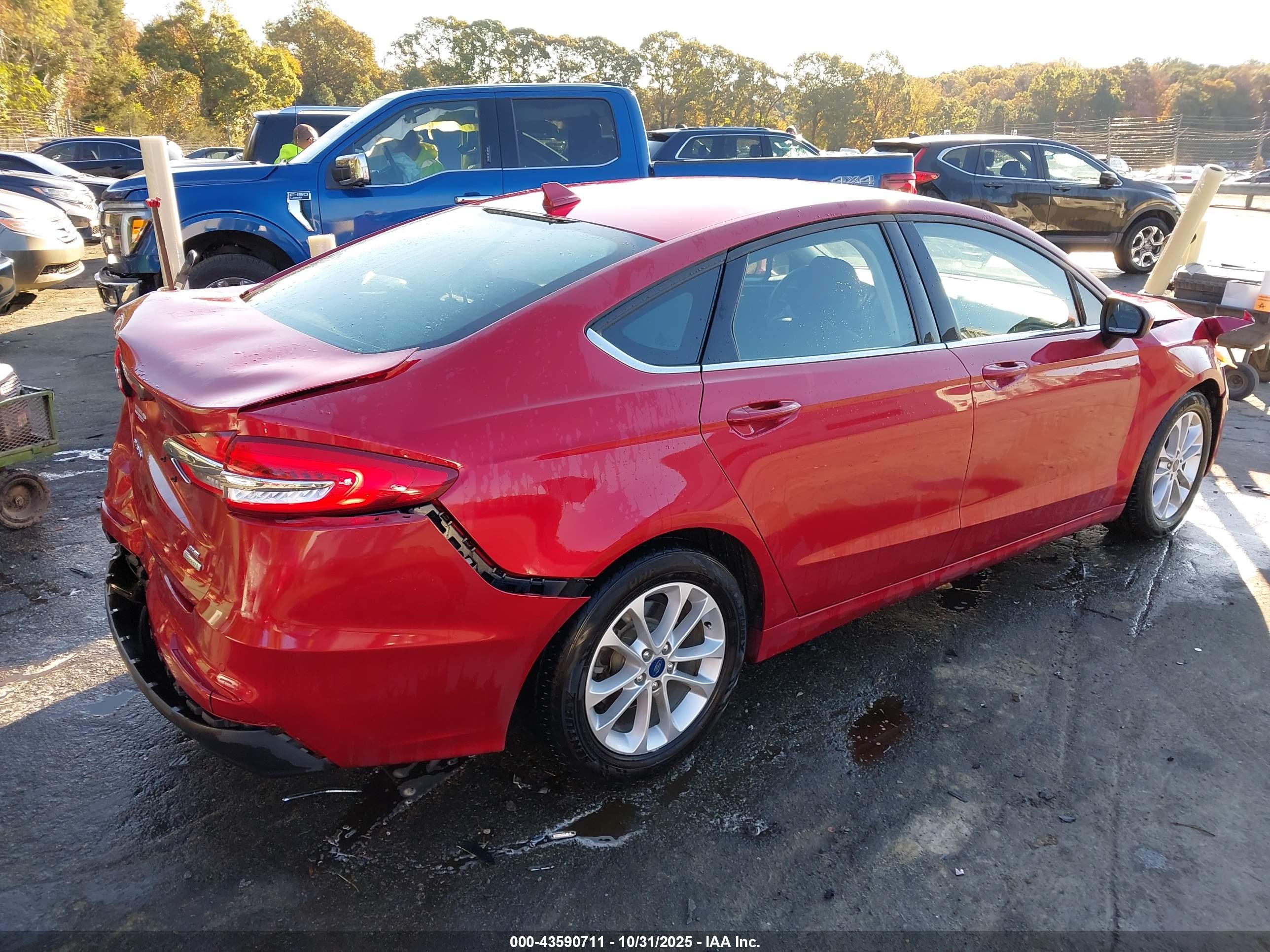 FORD FUSION image 4