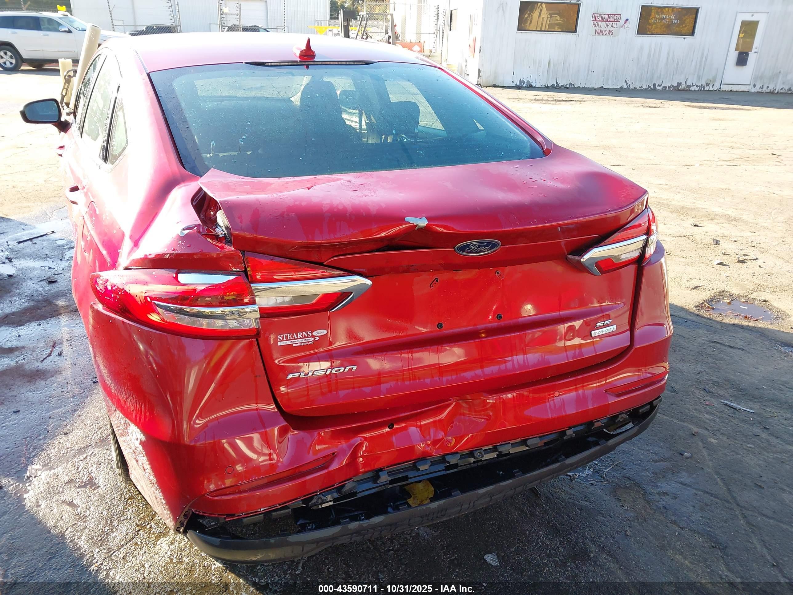 FORD FUSION image 6