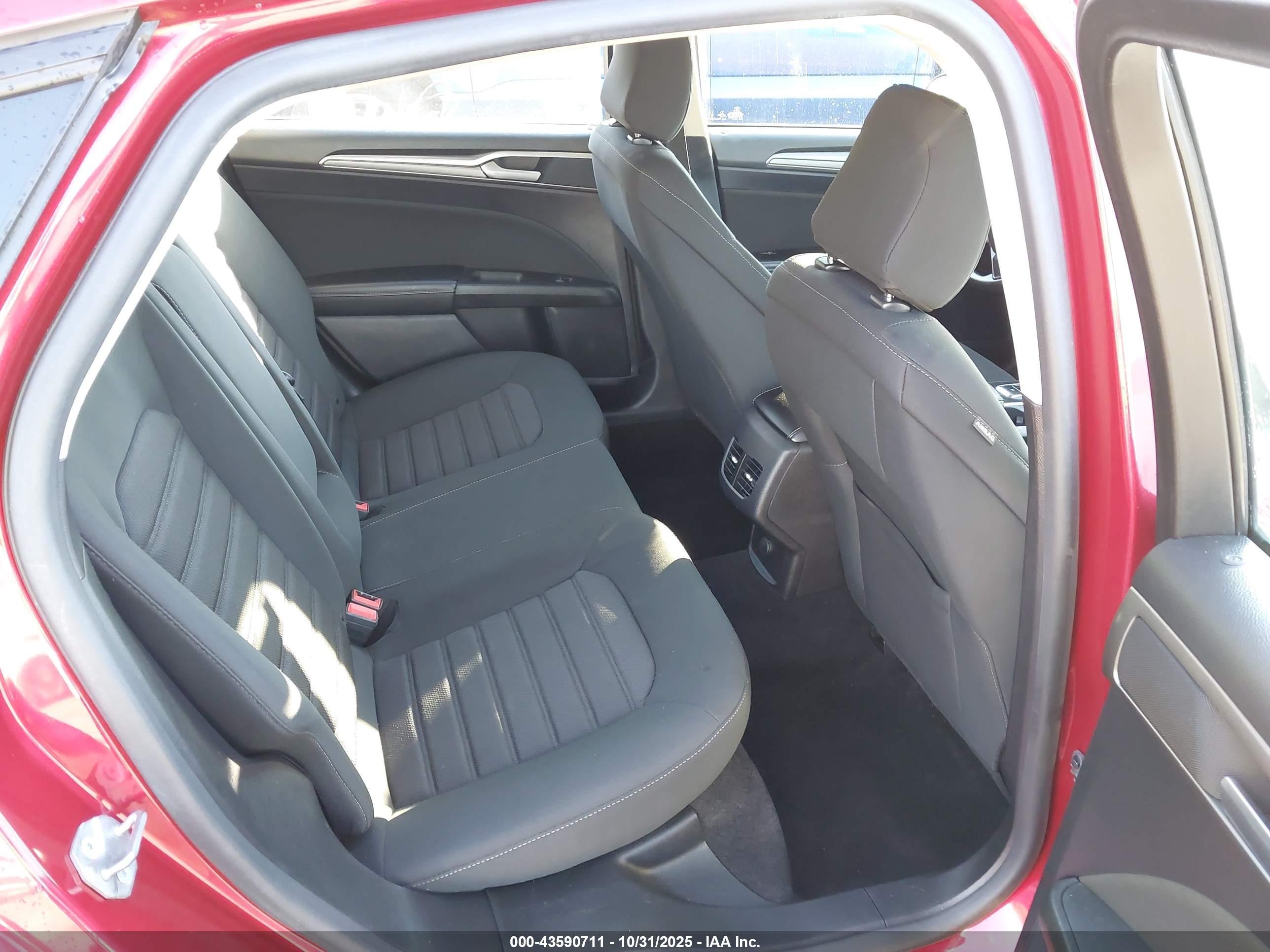 FORD FUSION image 8