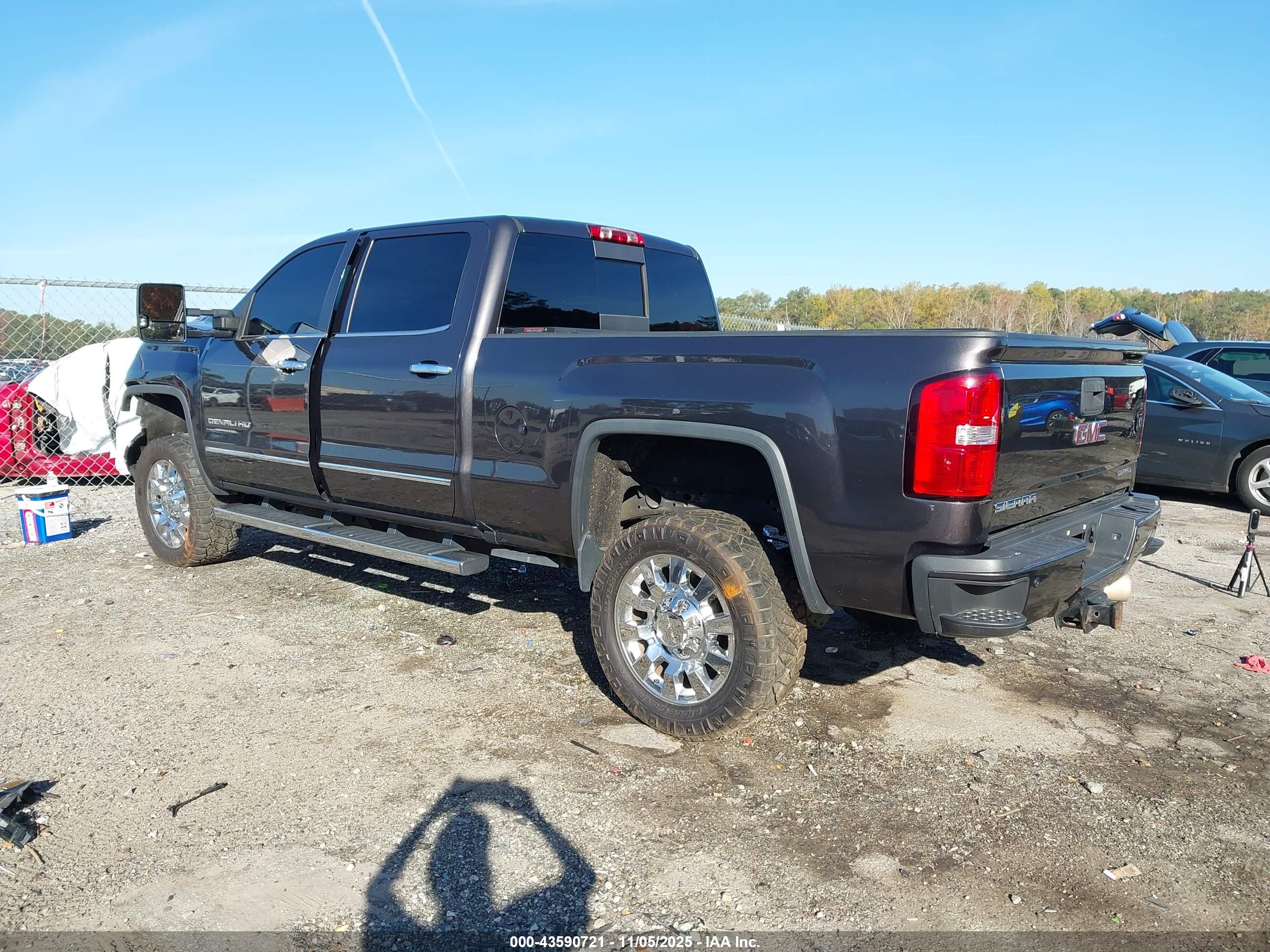 GMC SIERRA image 3