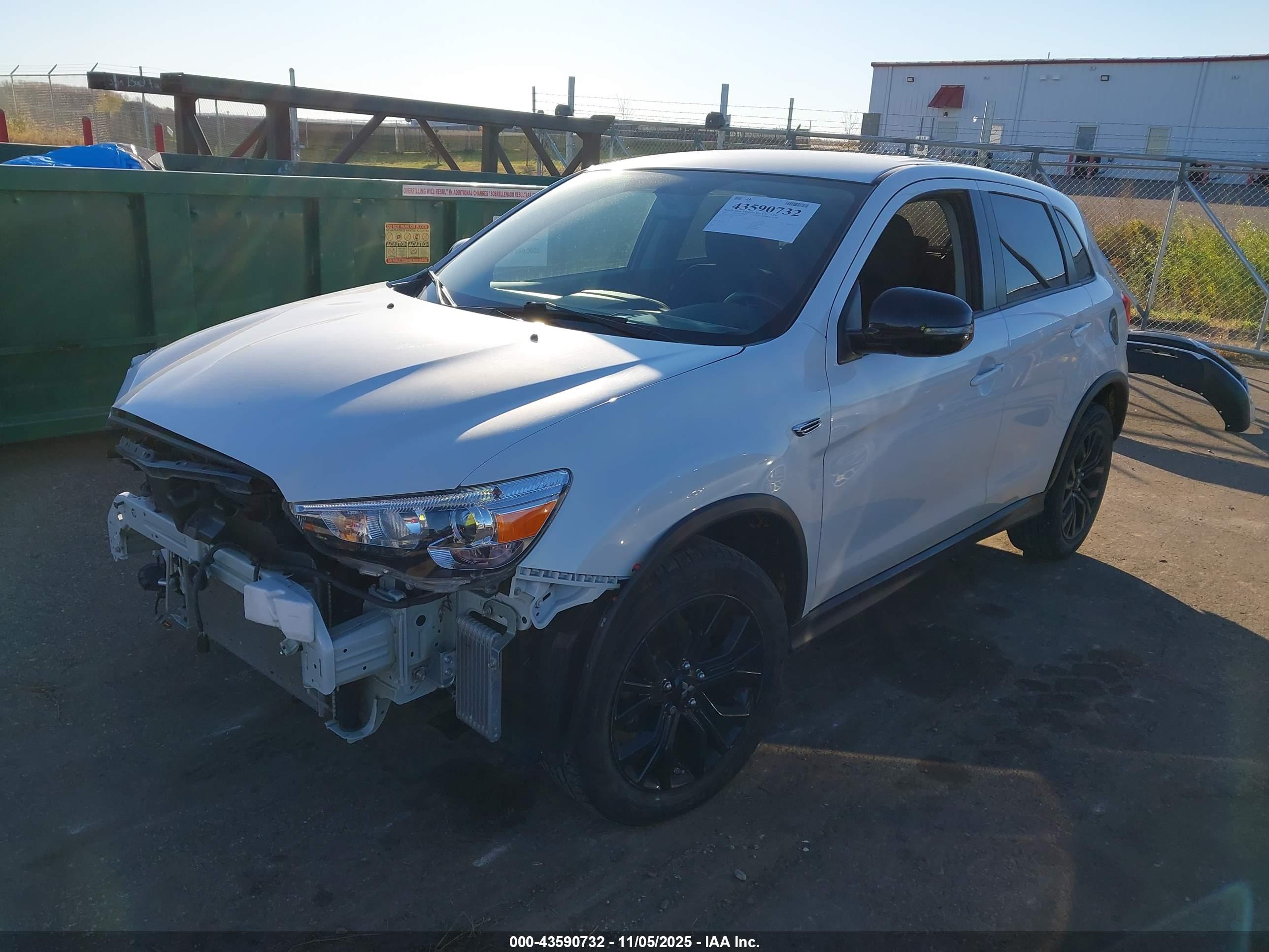 MITSUBISHI OUTLANDER image 2