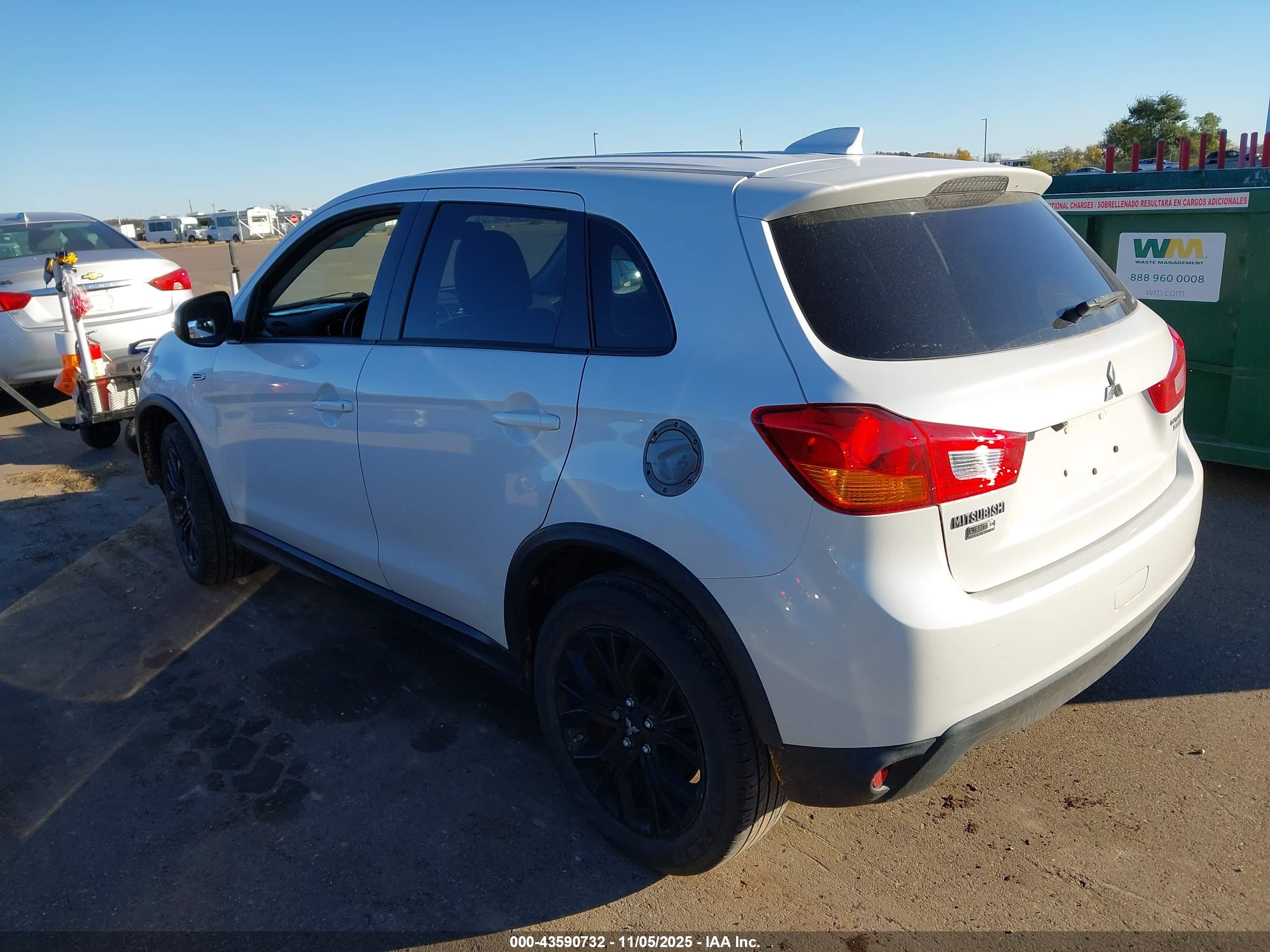 MITSUBISHI OUTLANDER image 3