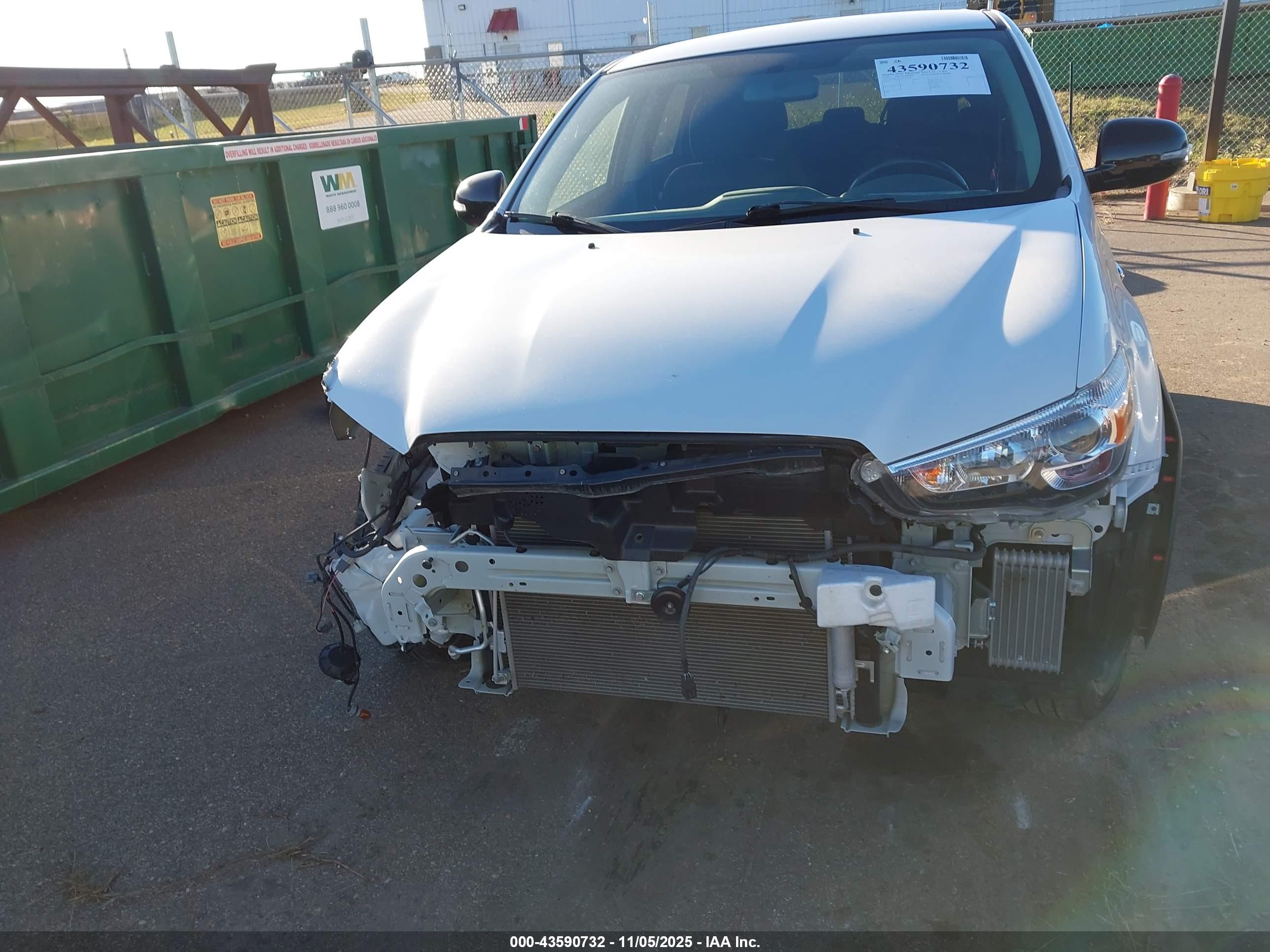 MITSUBISHI OUTLANDER image 6