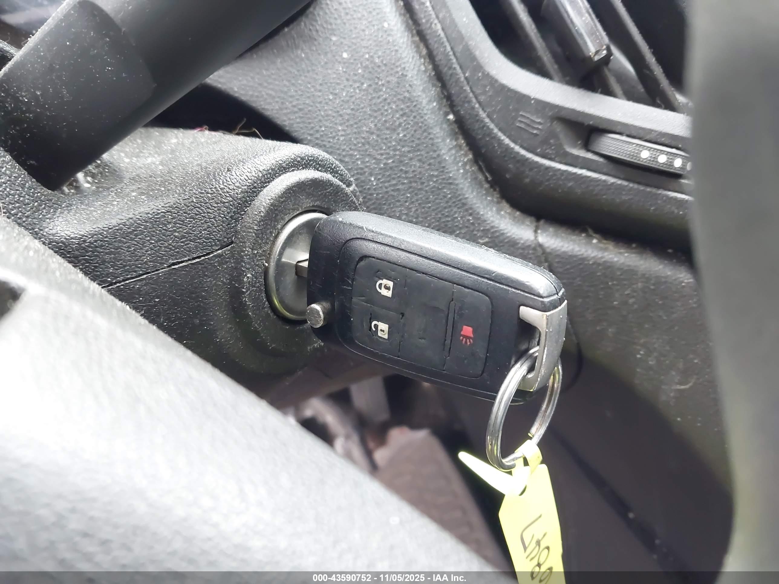 CHEVROLET EQUINOX image 11