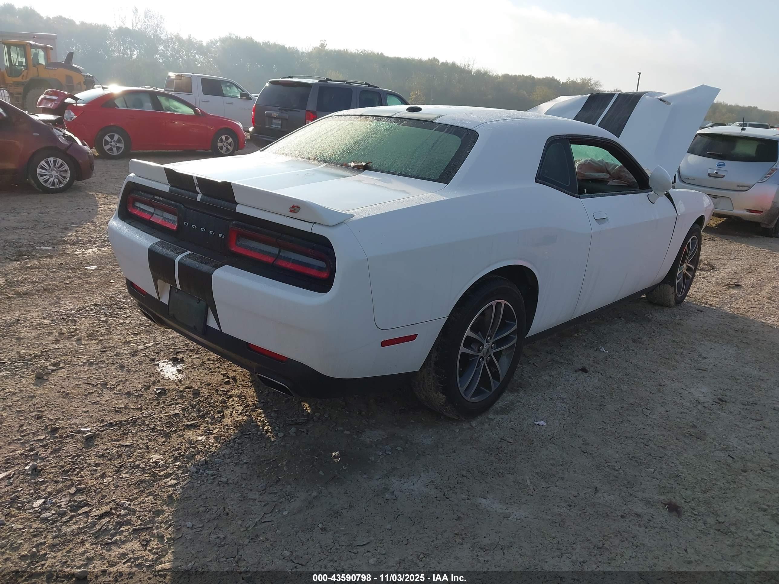 DODGE CHALLENGER image 4
