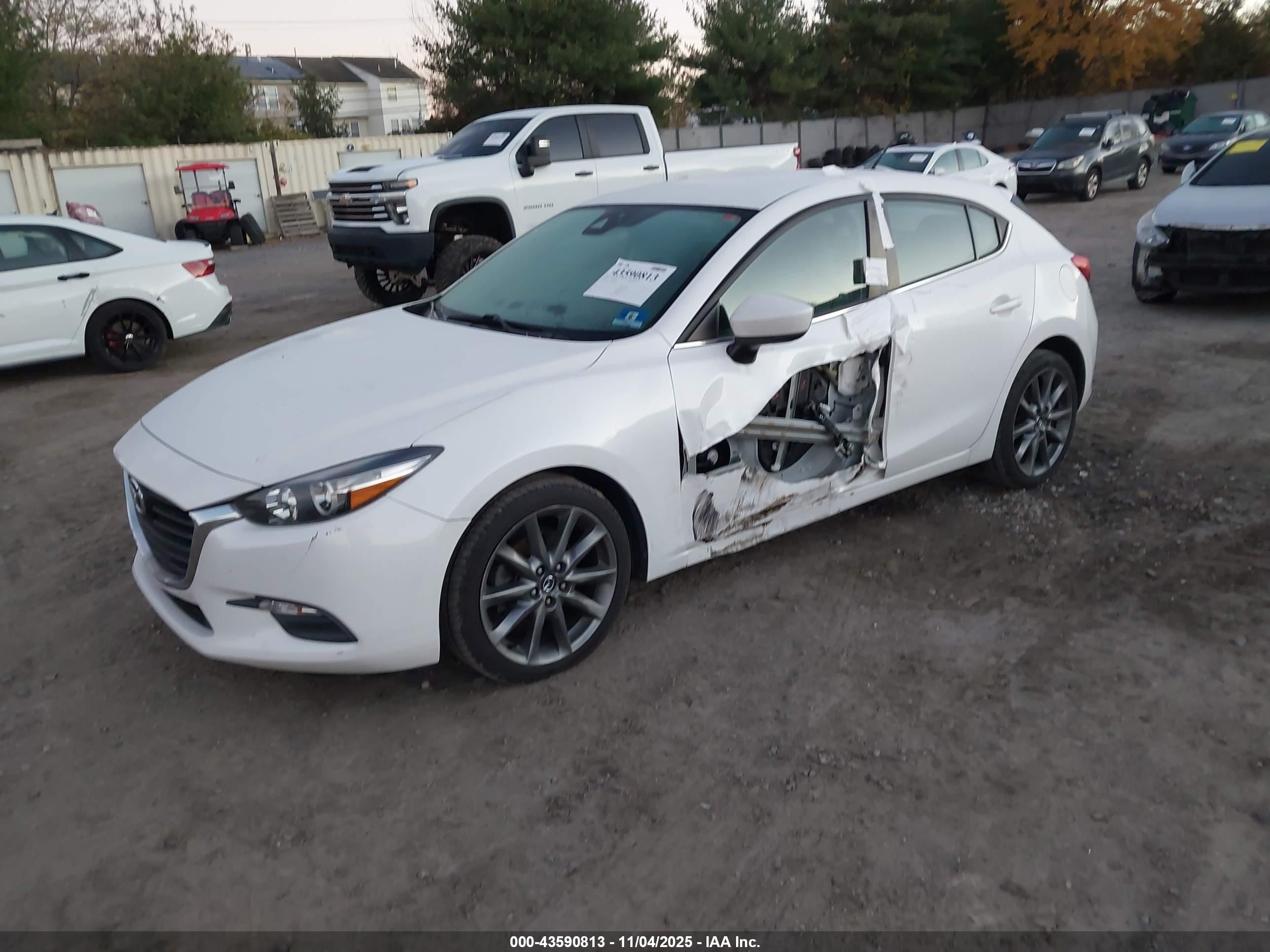MAZDA MAZDA3 image 2