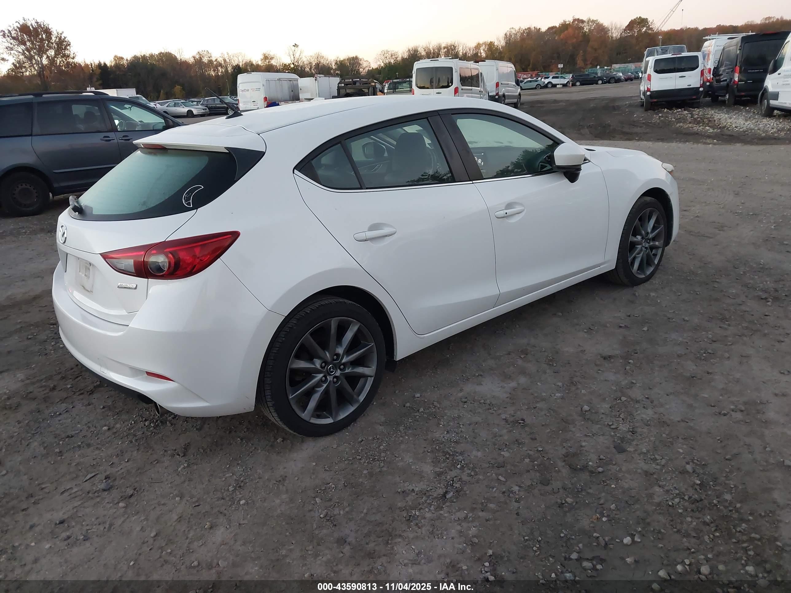MAZDA MAZDA3 image 4