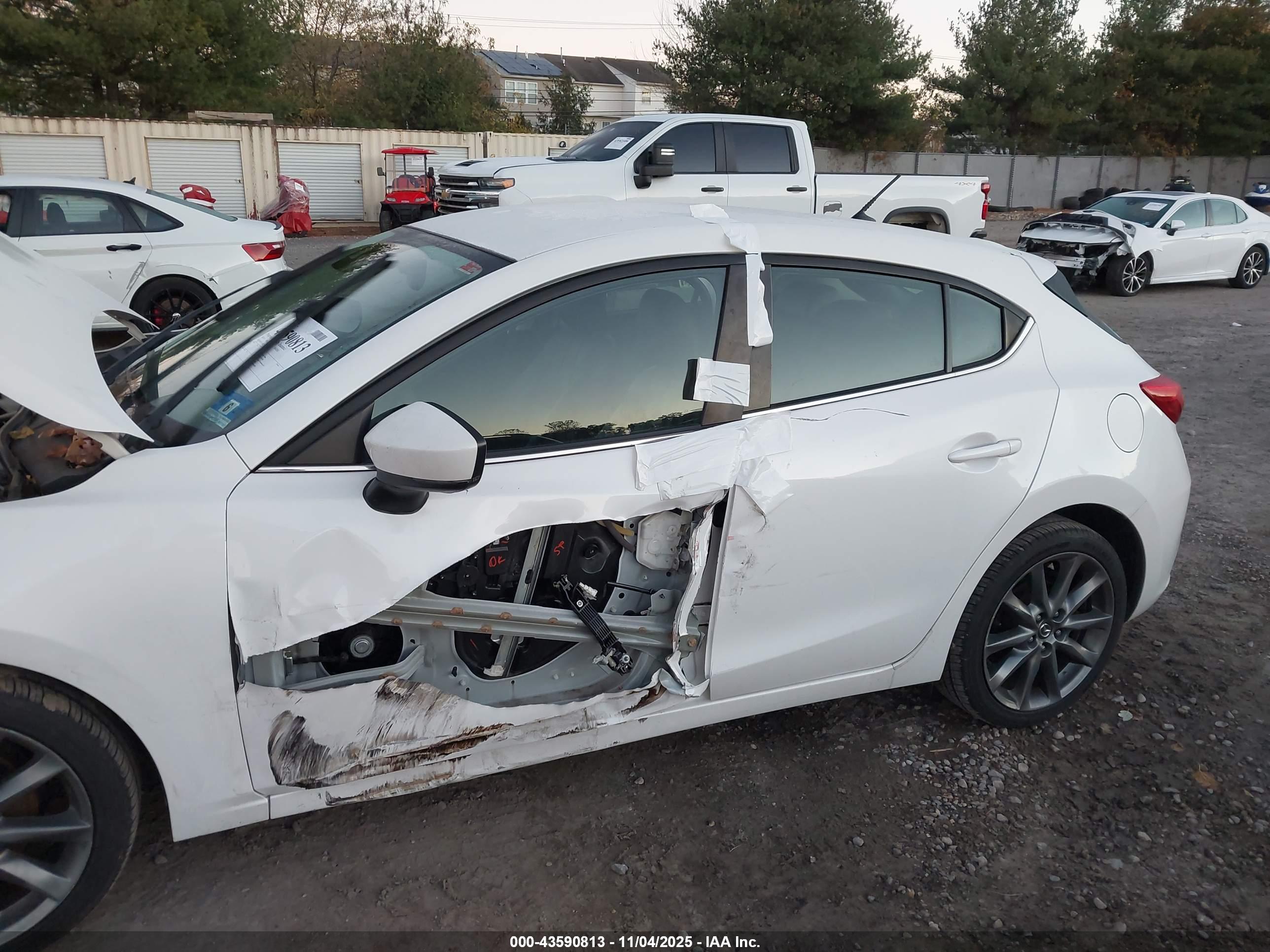 MAZDA MAZDA3 image 6