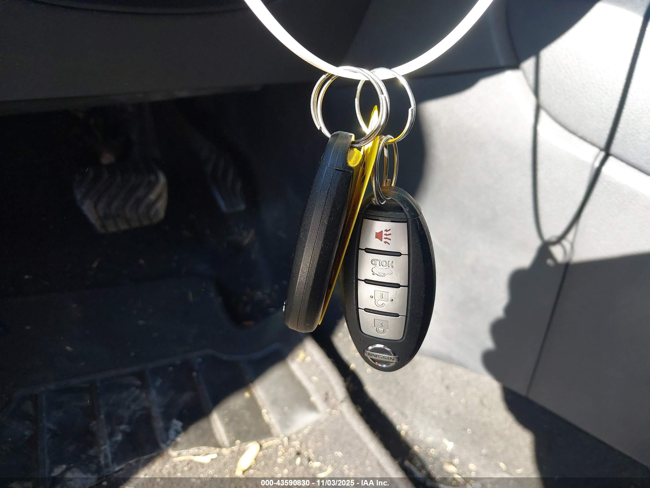 NISSAN VERSA image 11