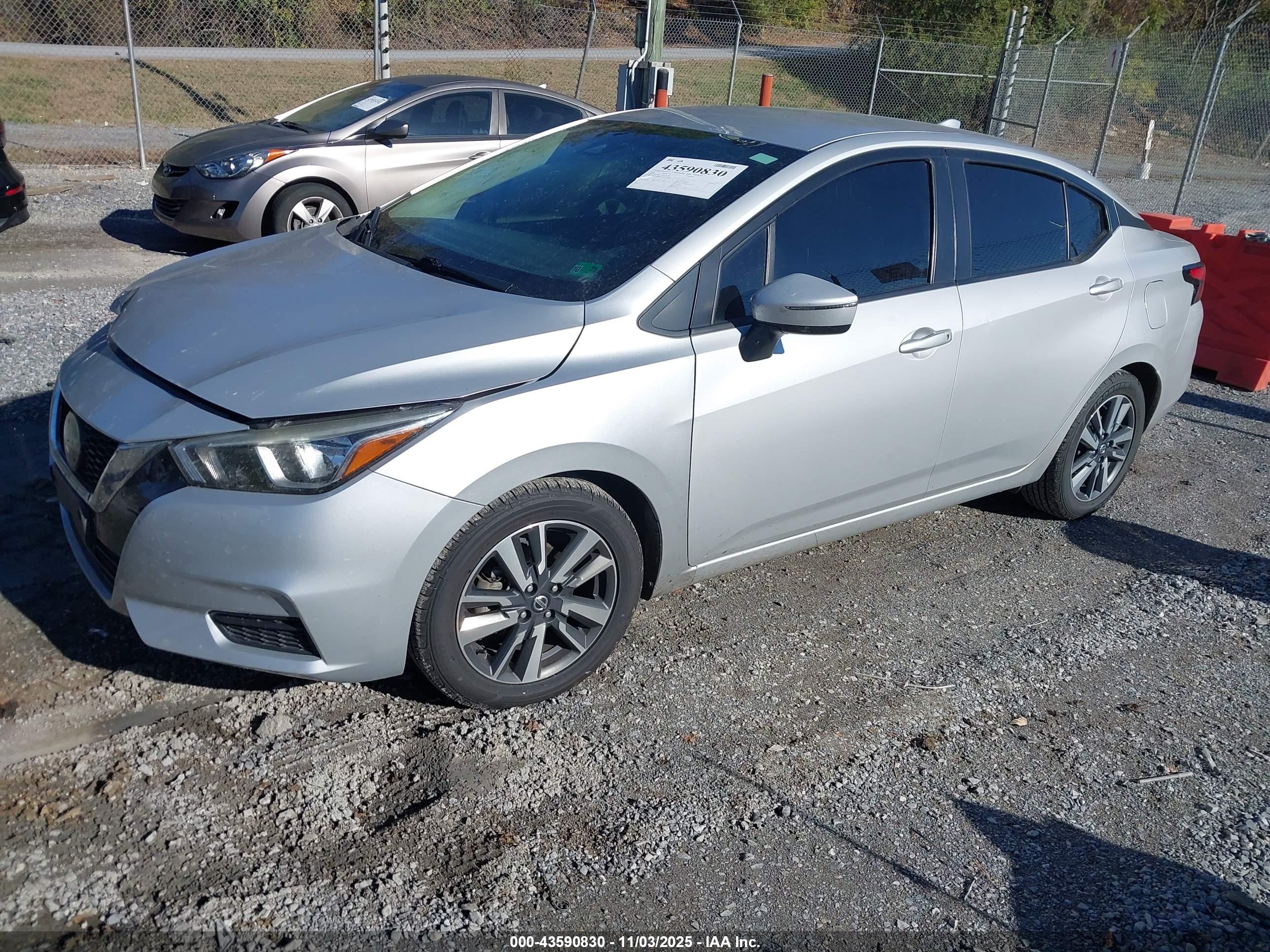 NISSAN VERSA image 2