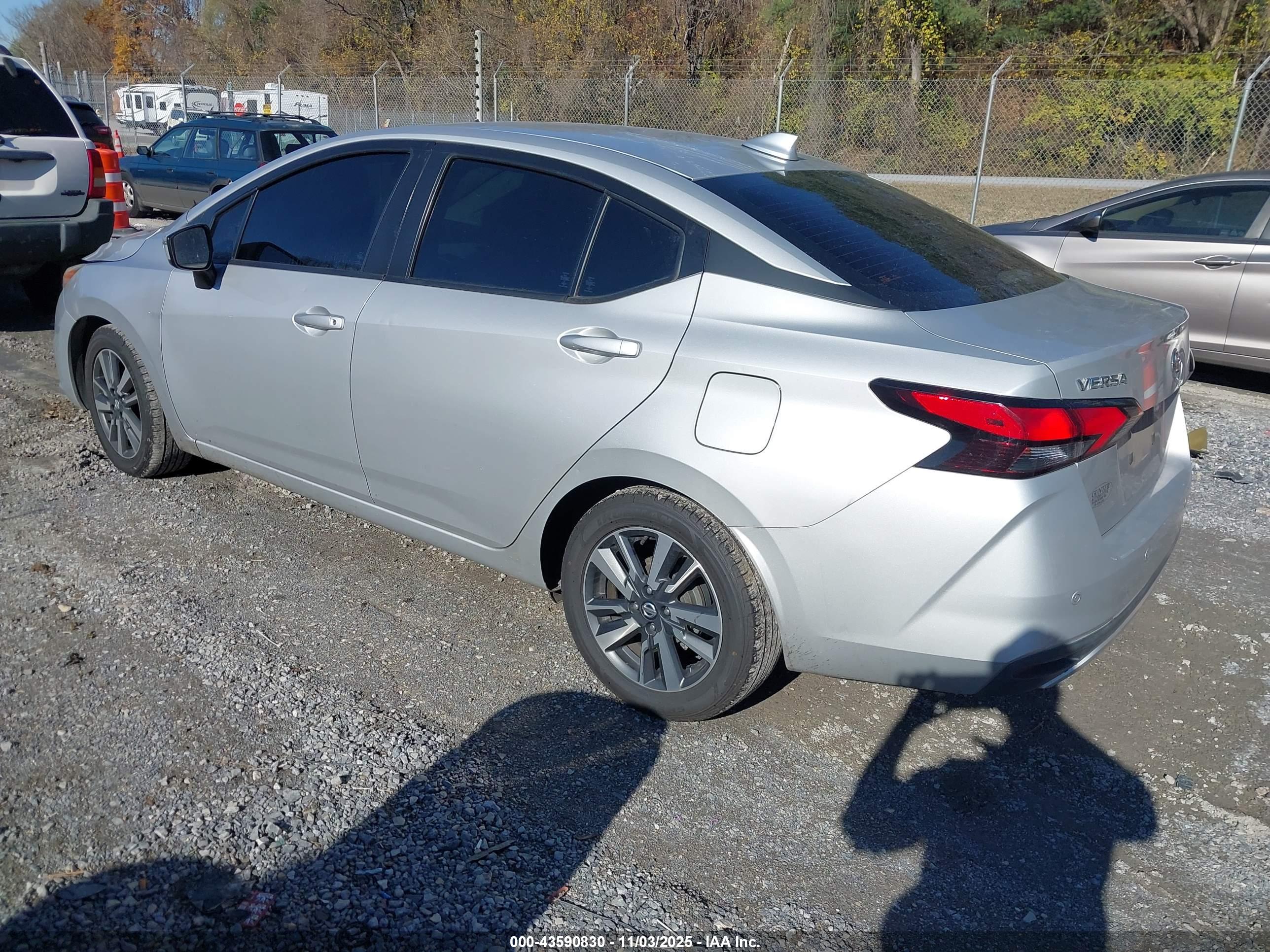NISSAN VERSA image 3