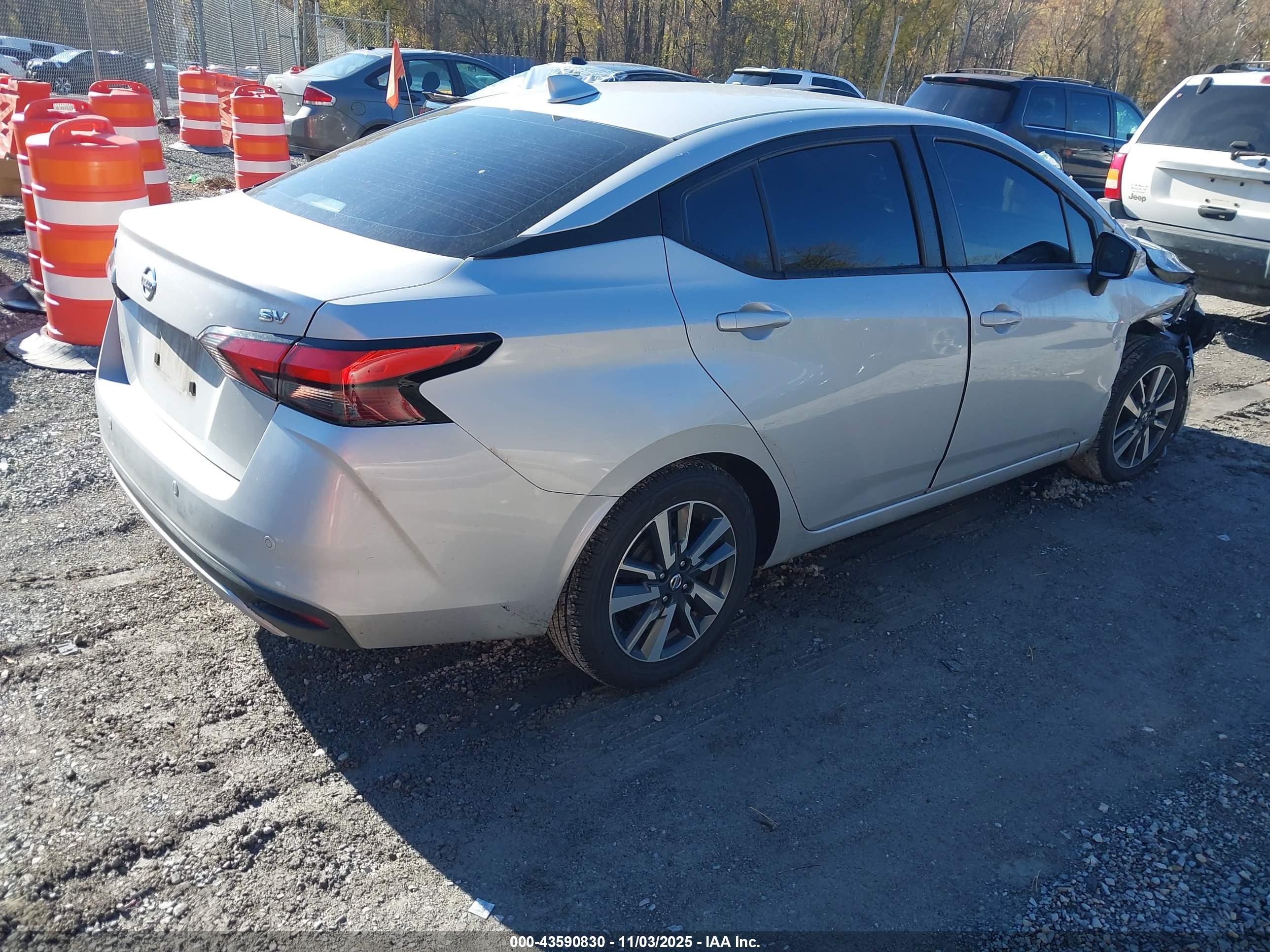 NISSAN VERSA image 4
