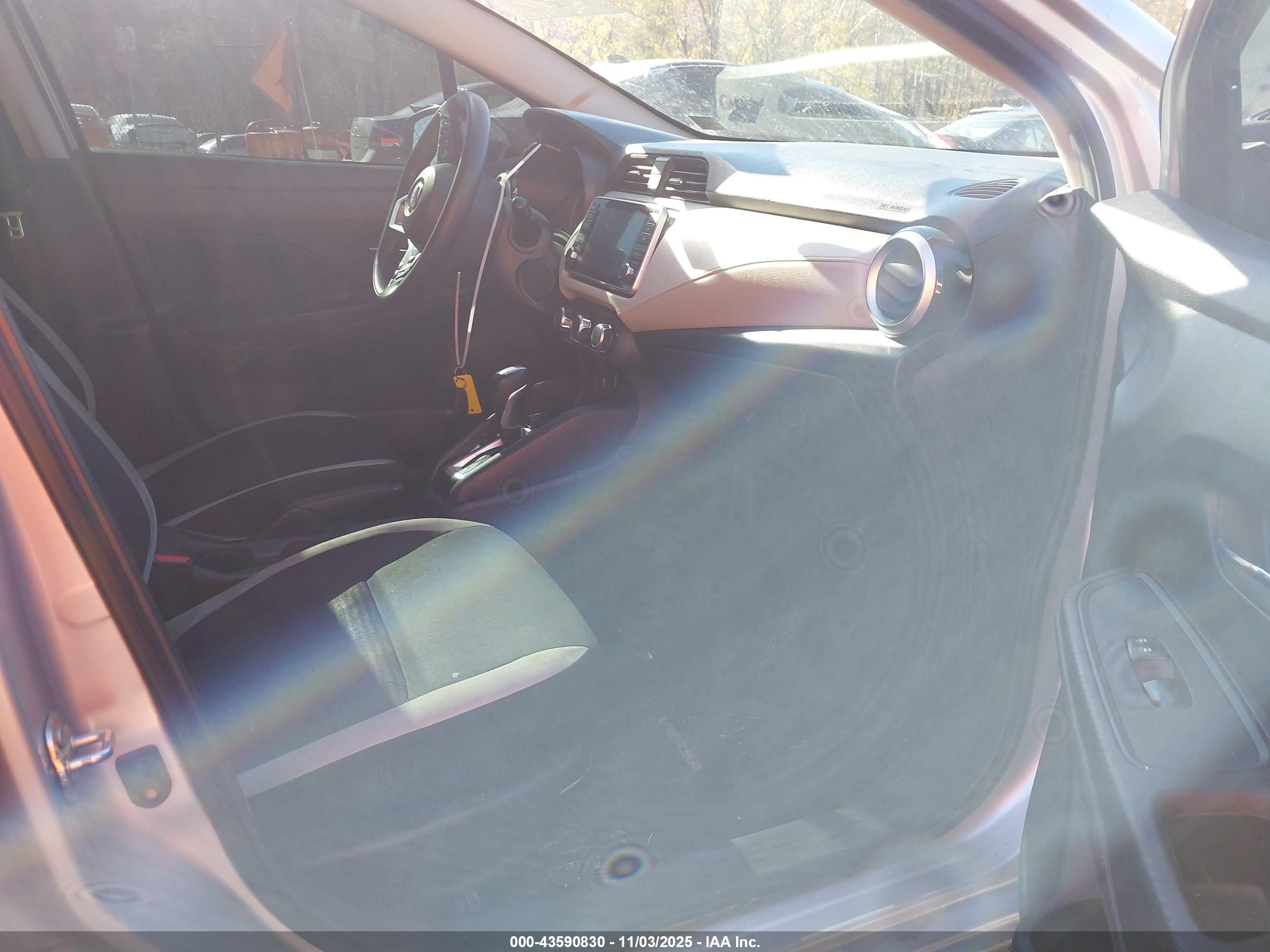 NISSAN VERSA image 5