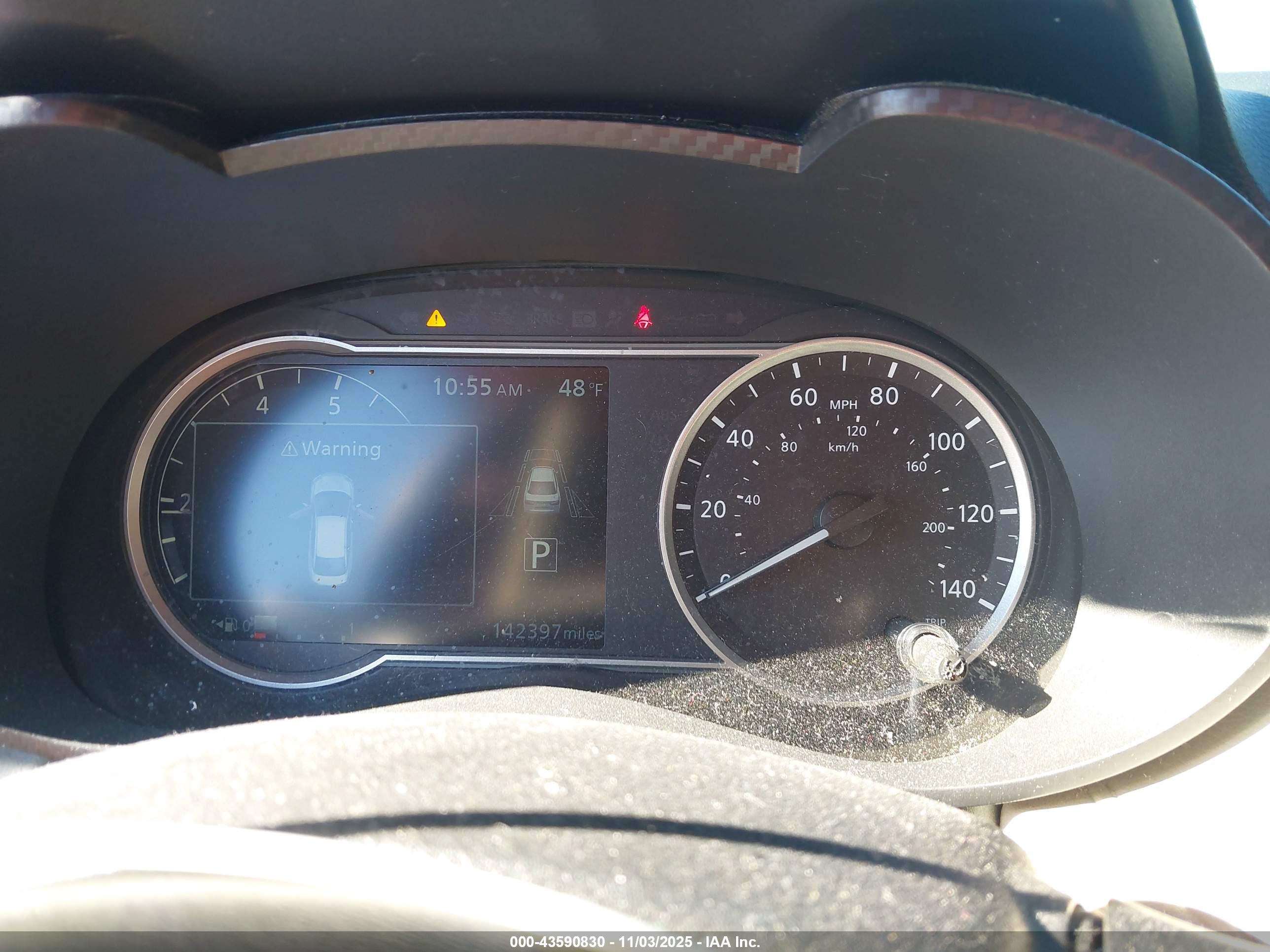NISSAN VERSA image 7