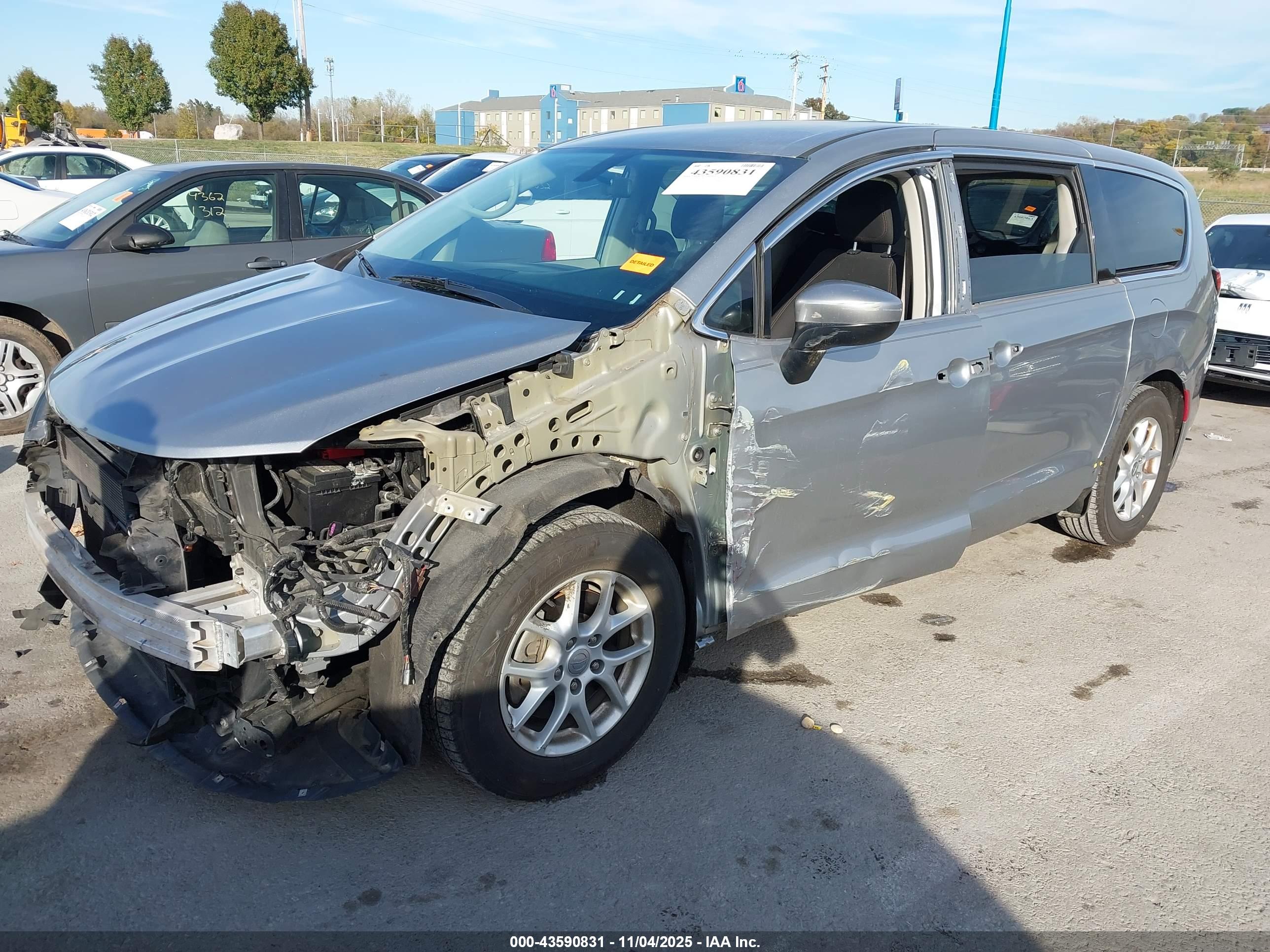 CHRYSLER PACIFICA image 2