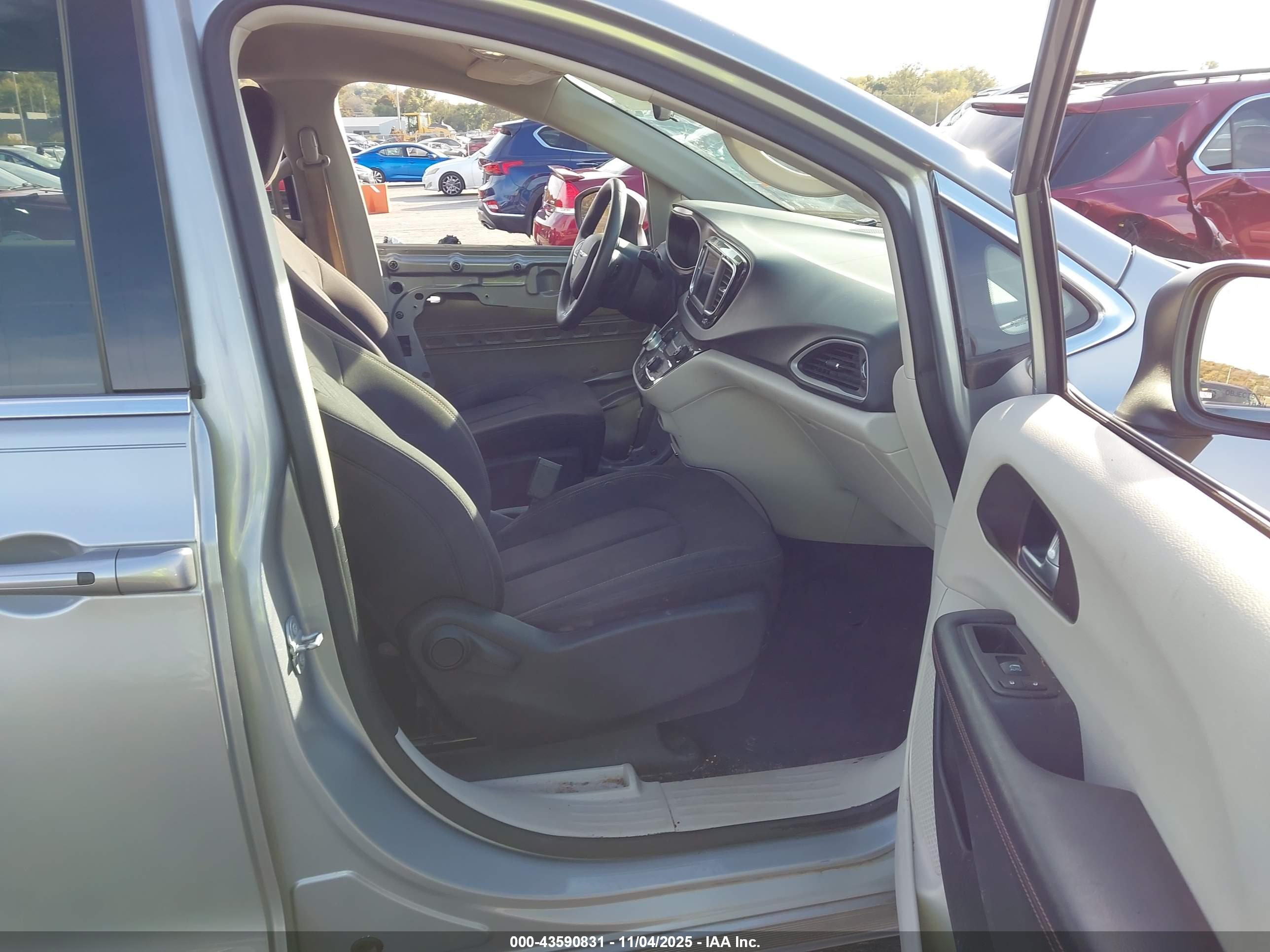 CHRYSLER PACIFICA image 5