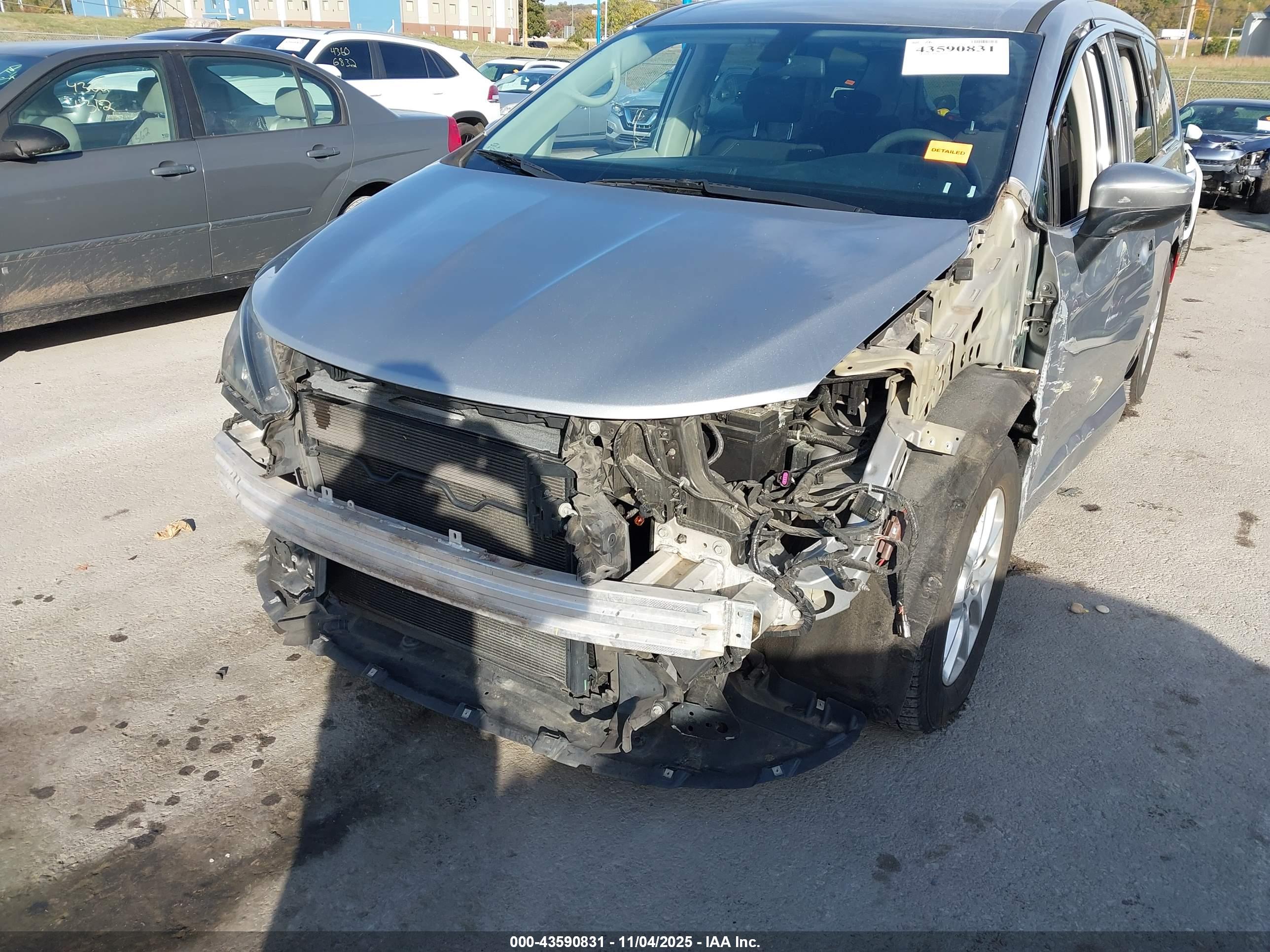 CHRYSLER PACIFICA image 6