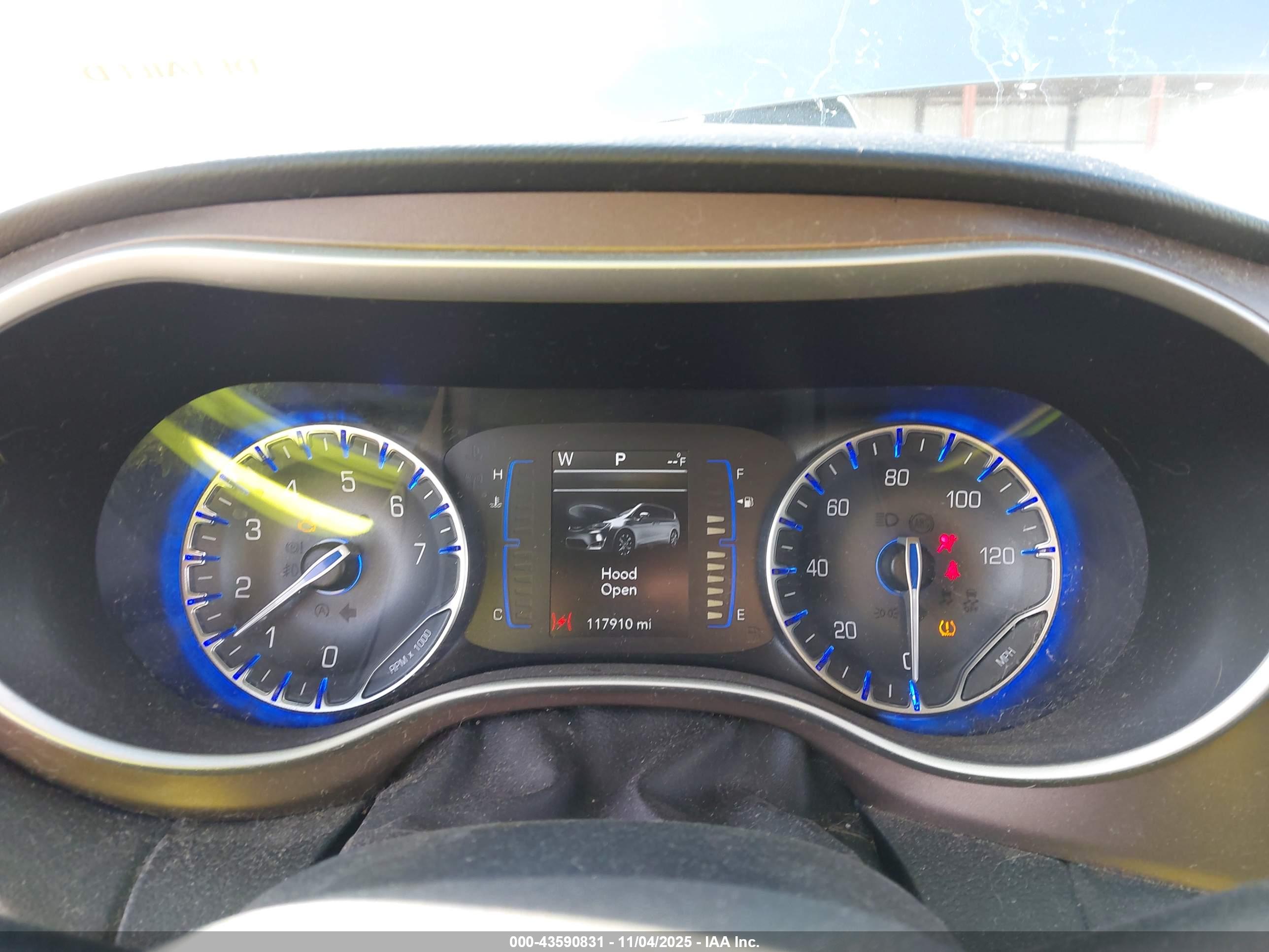 CHRYSLER PACIFICA image 7