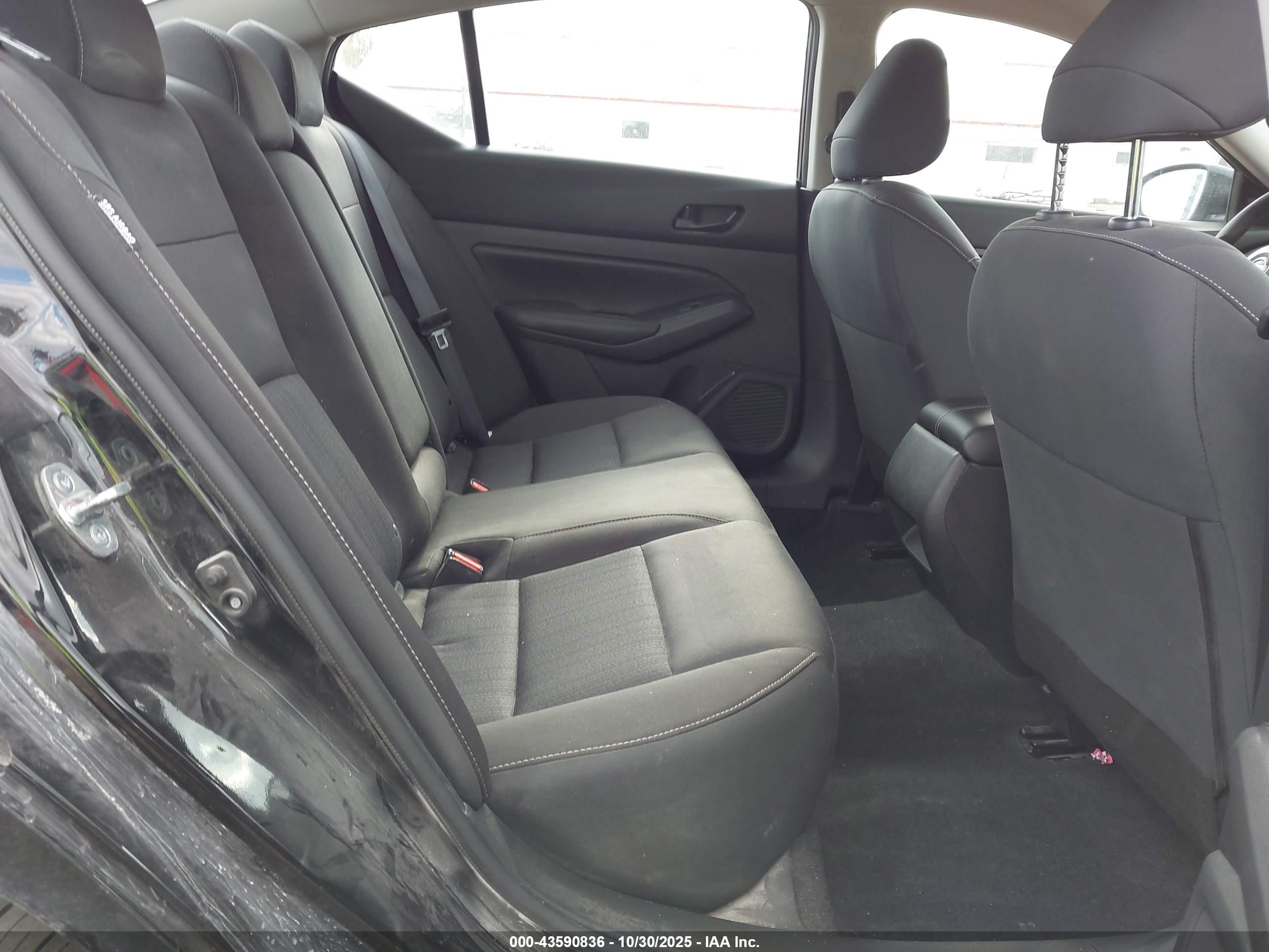 NISSAN ALTIMA image 8