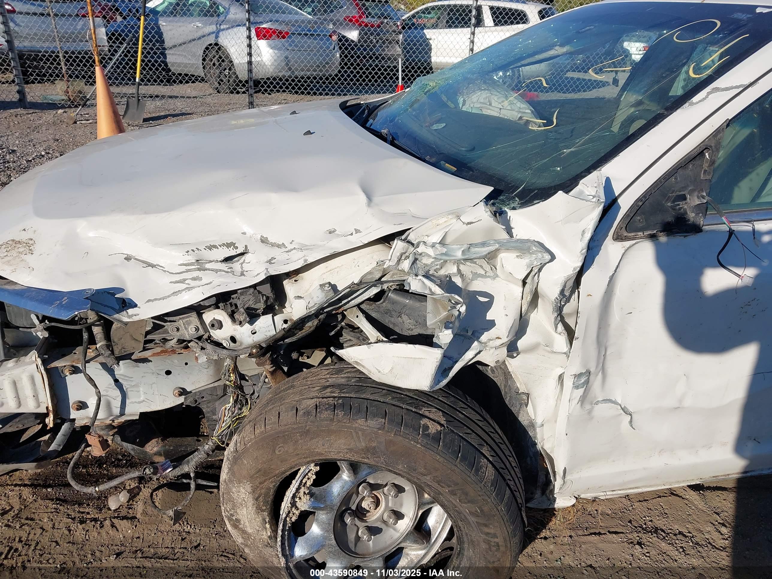 FORD FUSION image 6