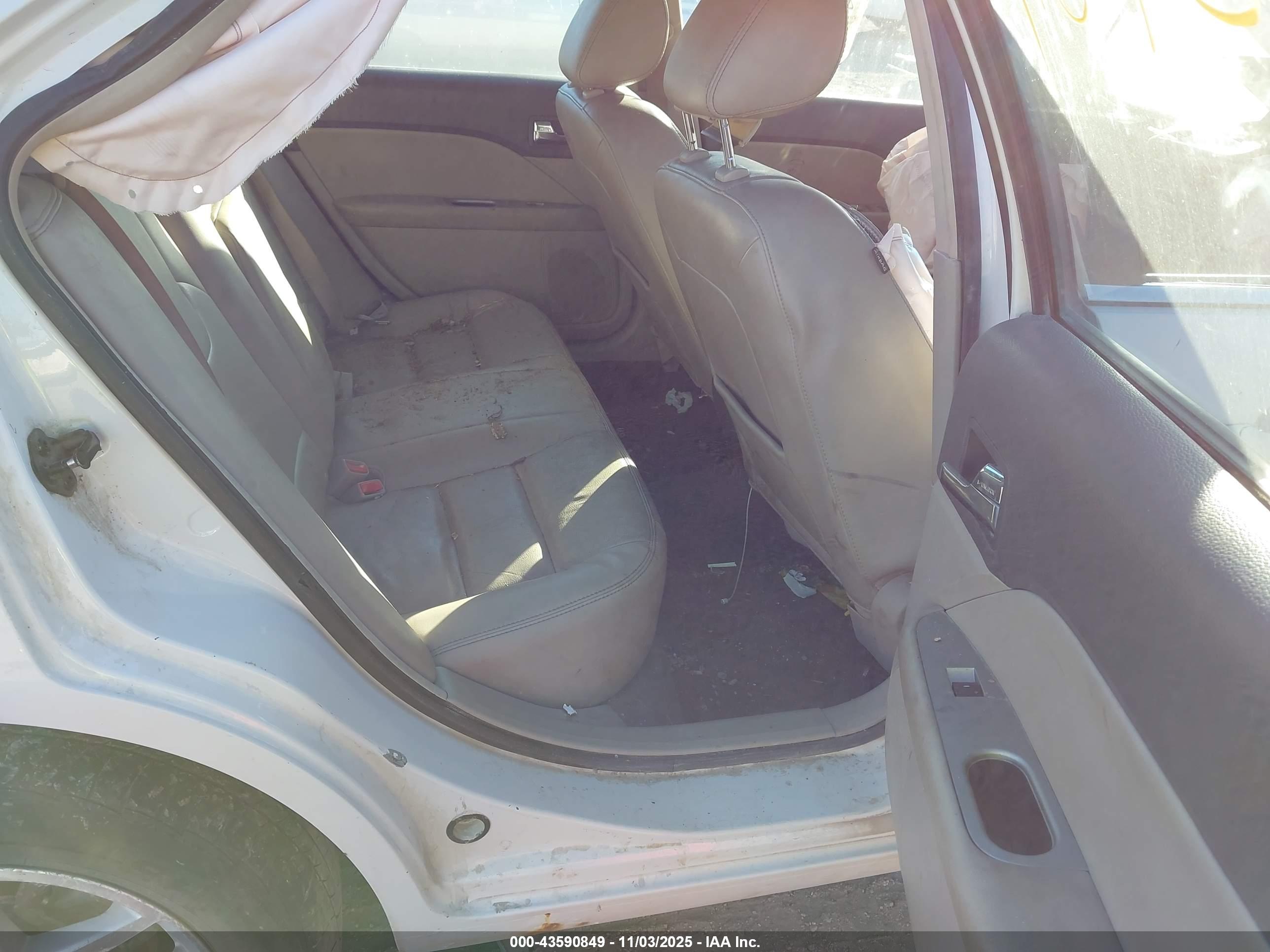 FORD FUSION image 8