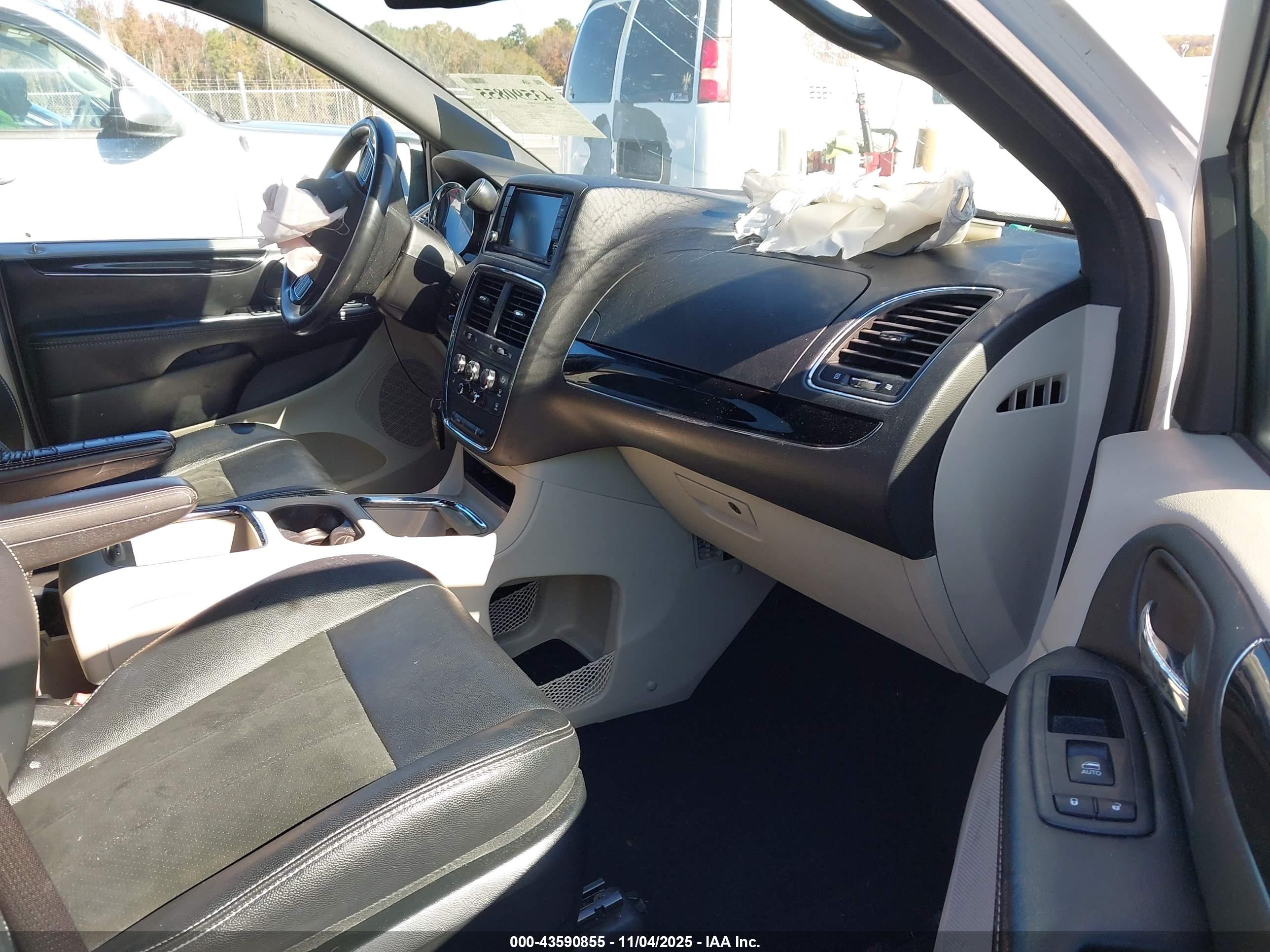 DODGE GRAND image 5