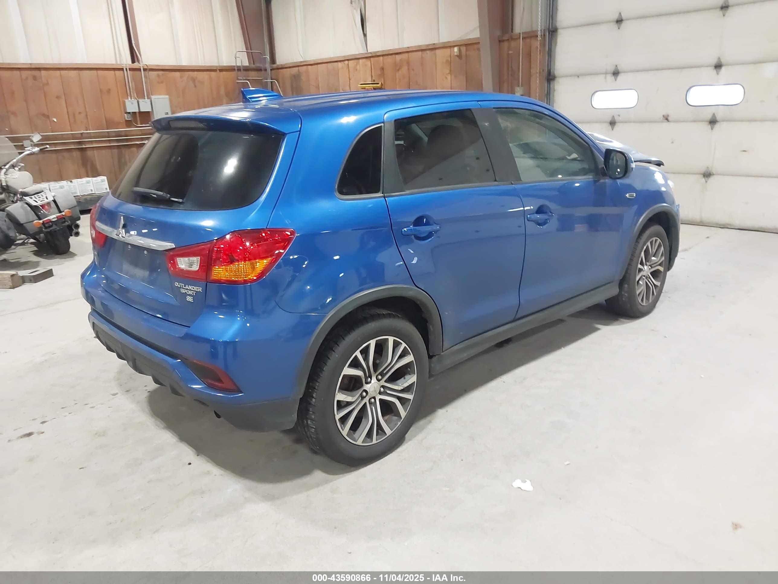 MITSUBISHI OUTLANDER image 4