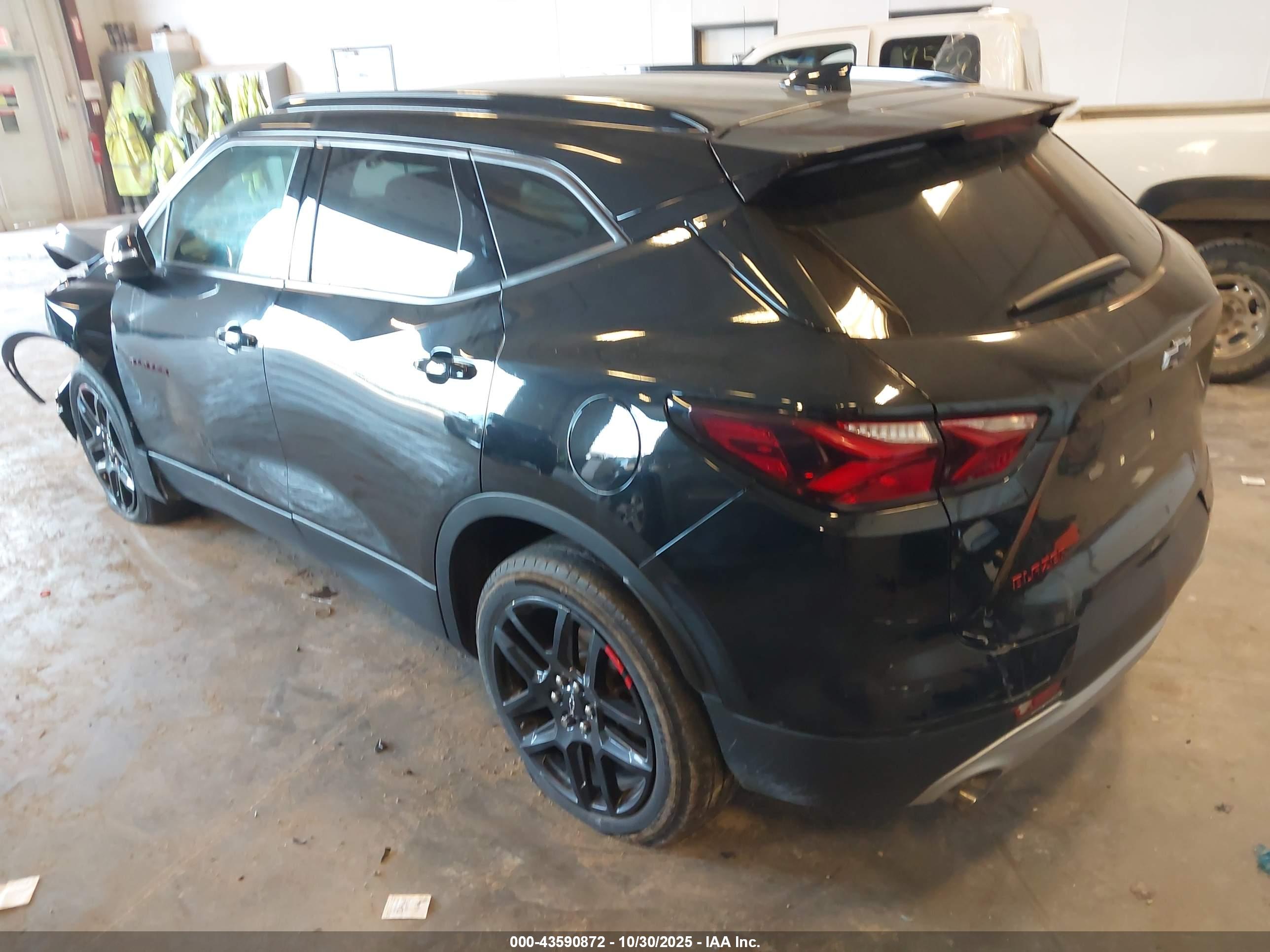 CHEVROLET BLAZER image 3