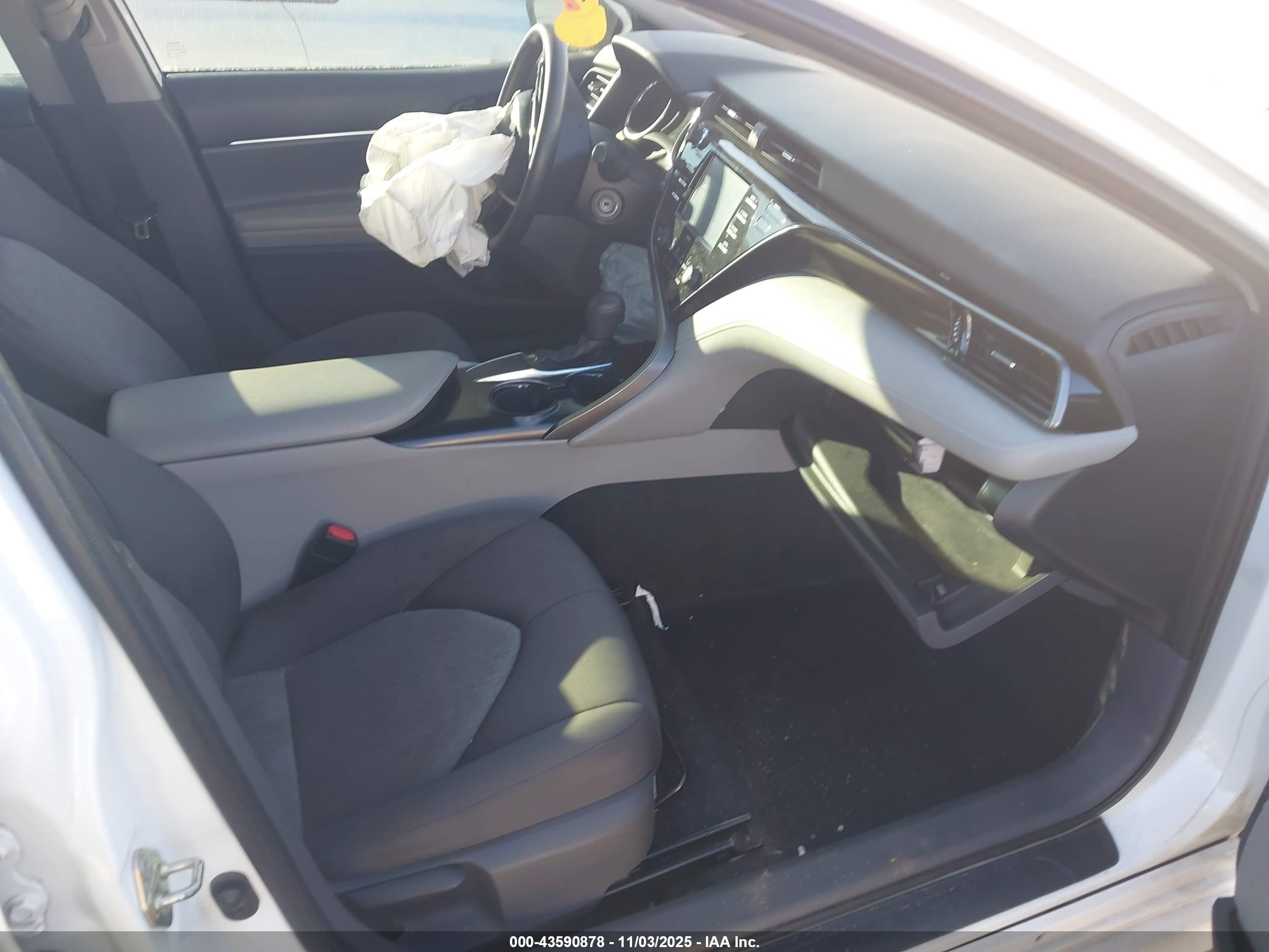 TOYOTA CAMRY image 5