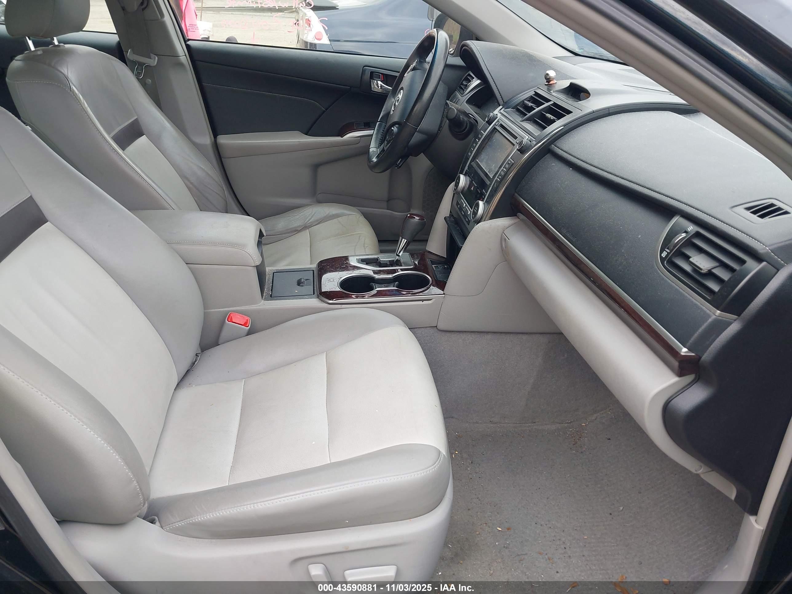 TOYOTA CAMRY image 5